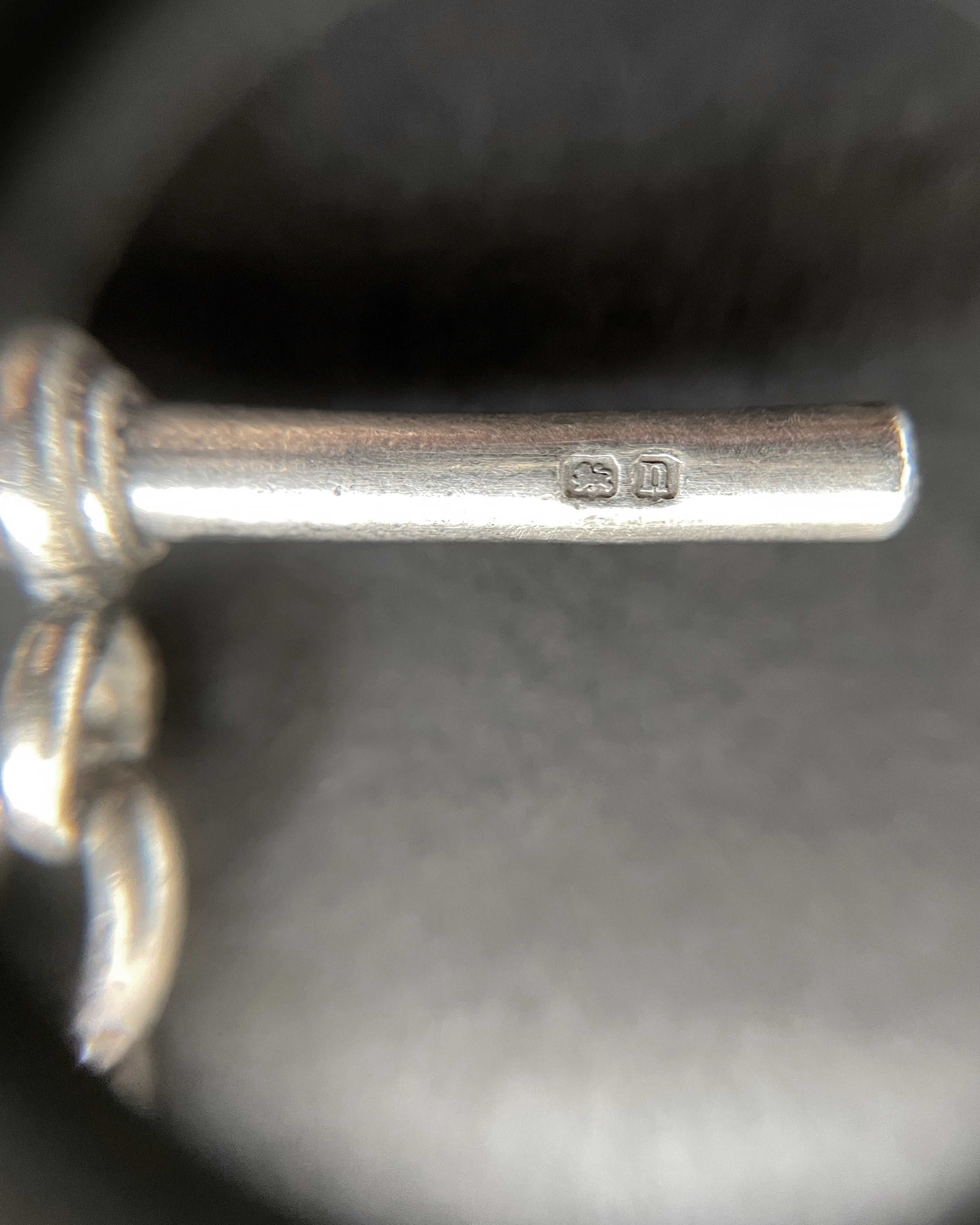 Close-up of Edwardian sterling silver chain showing hallmarks on T-bar – Auric Vintage