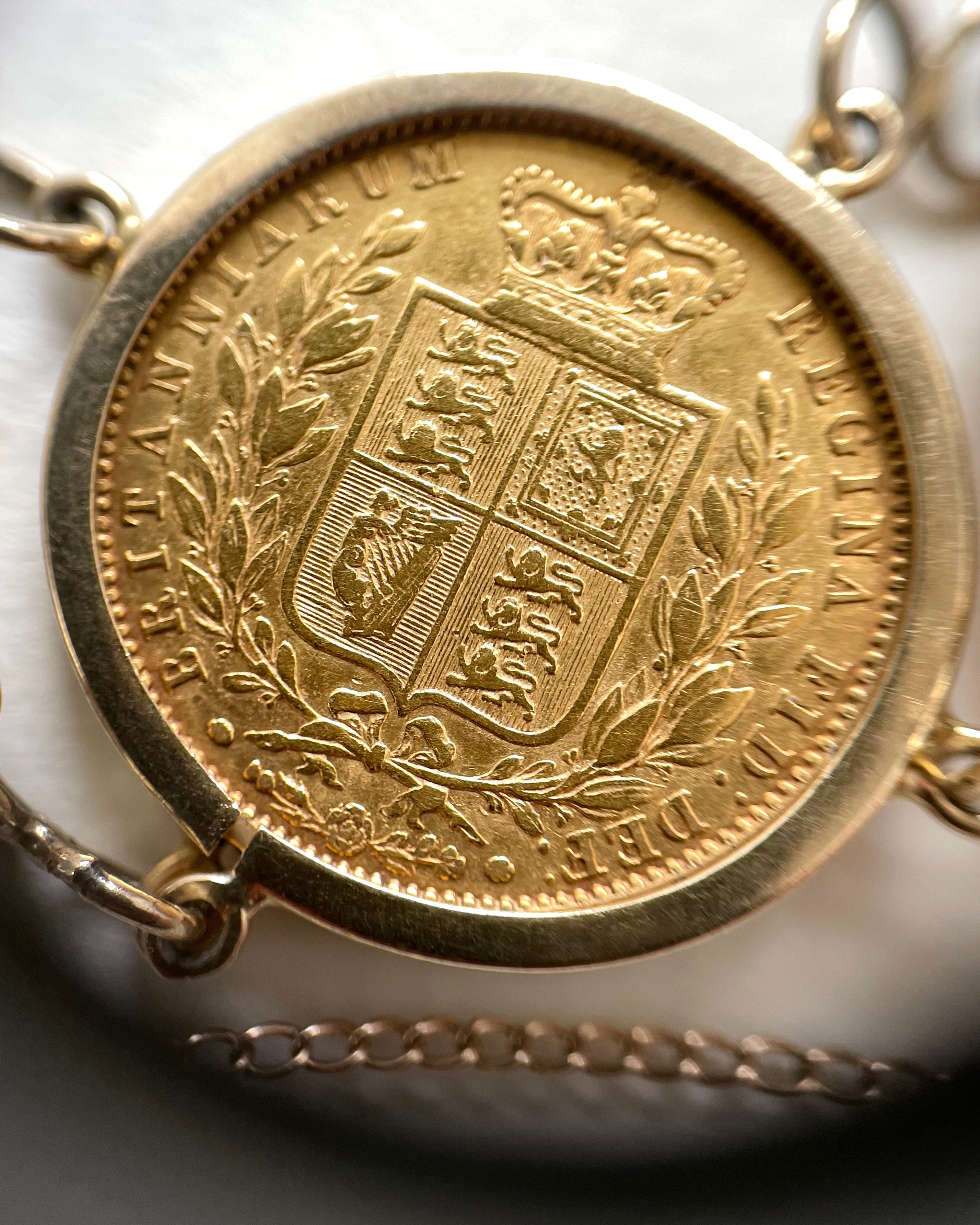 Close-up of antique sovereign coin bracelet showing shield back sovereign detail – Auric Vintage