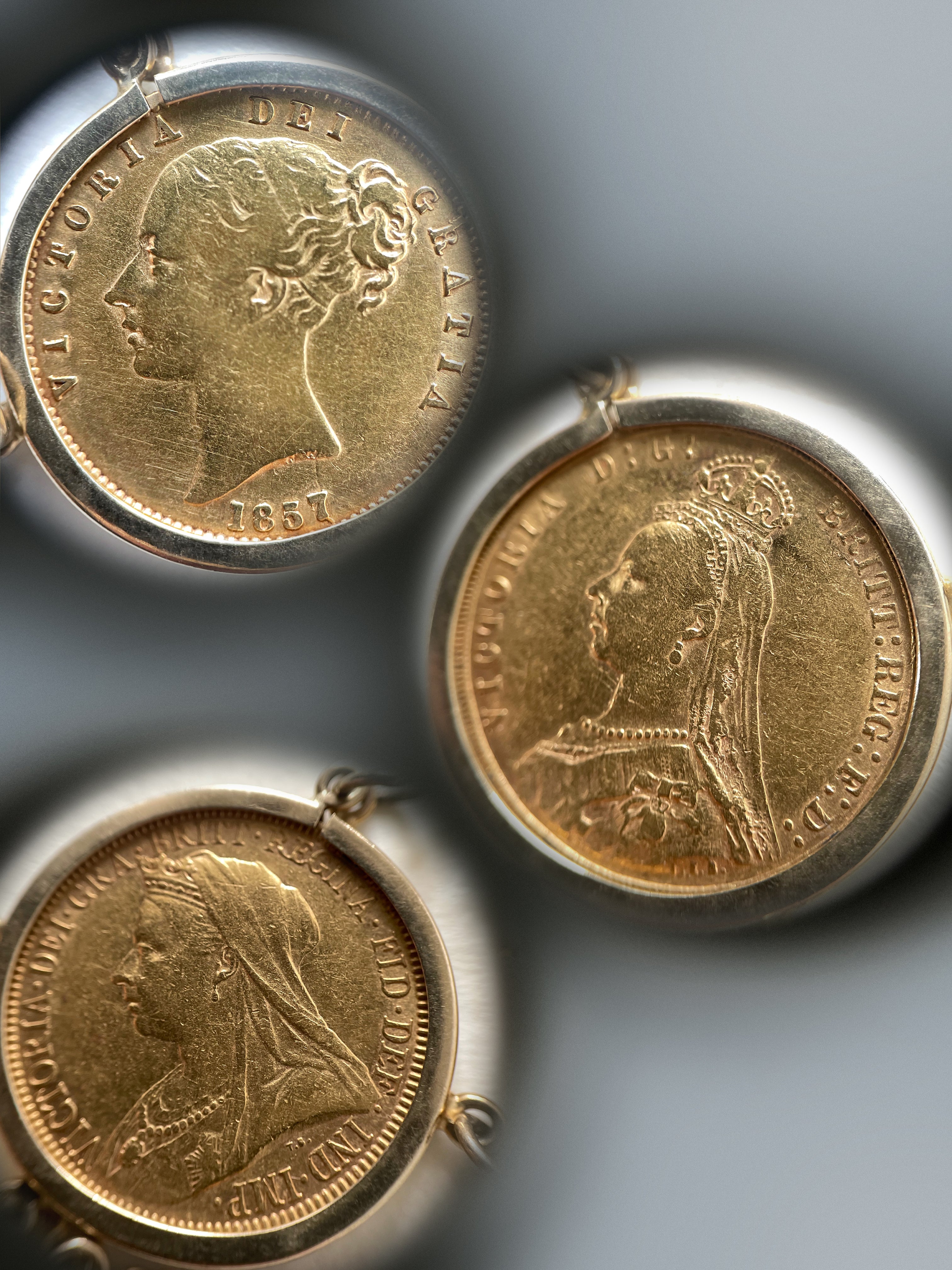 Antique sovereign coin bracelet showing Young Head, Jubilee Head and Old Head Queen Victoria coins – Auric Vintage