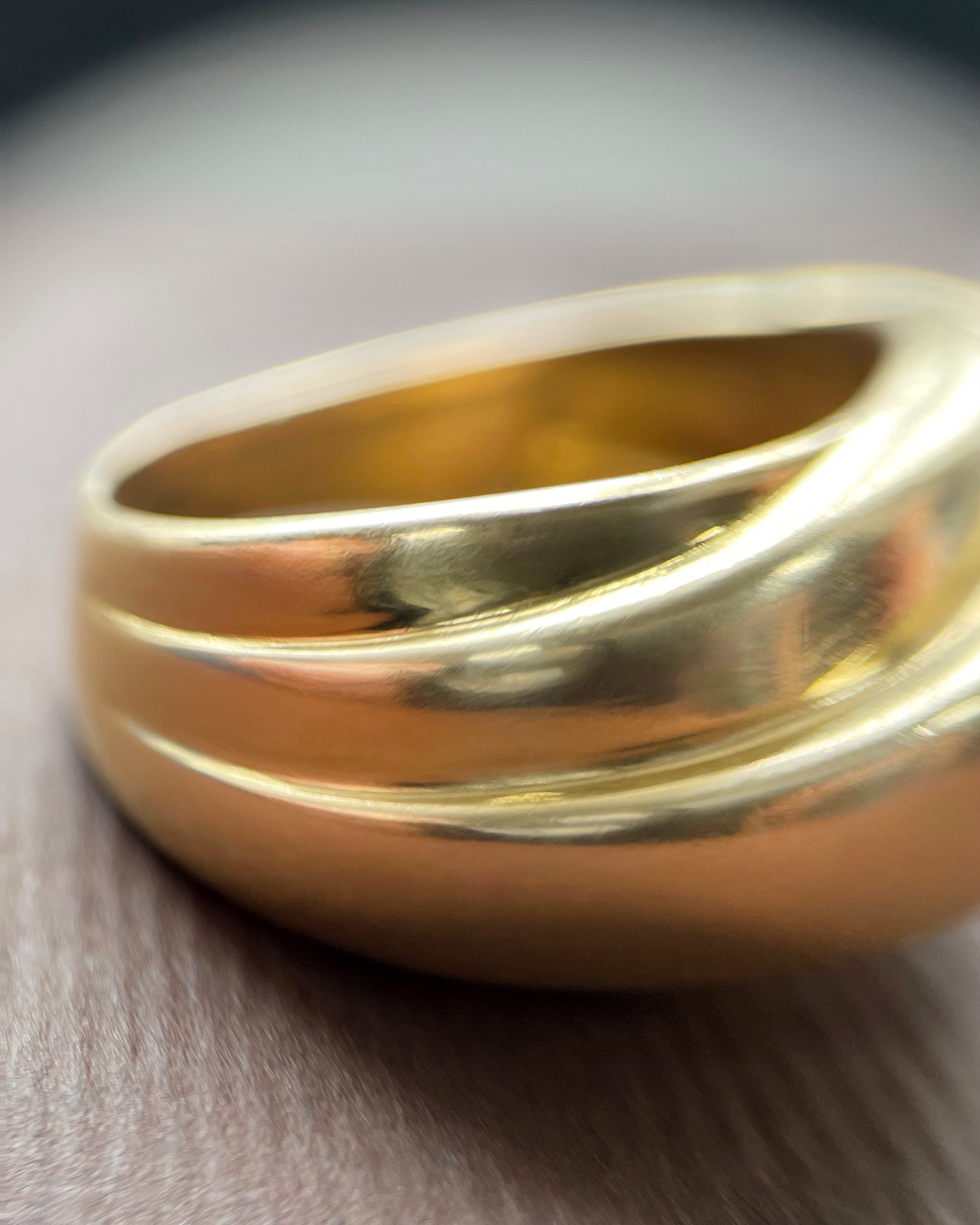 Close-up of 1980s French 18kt gold draped ring showing overlapping sculptural ribbon detail – Auric Vintage