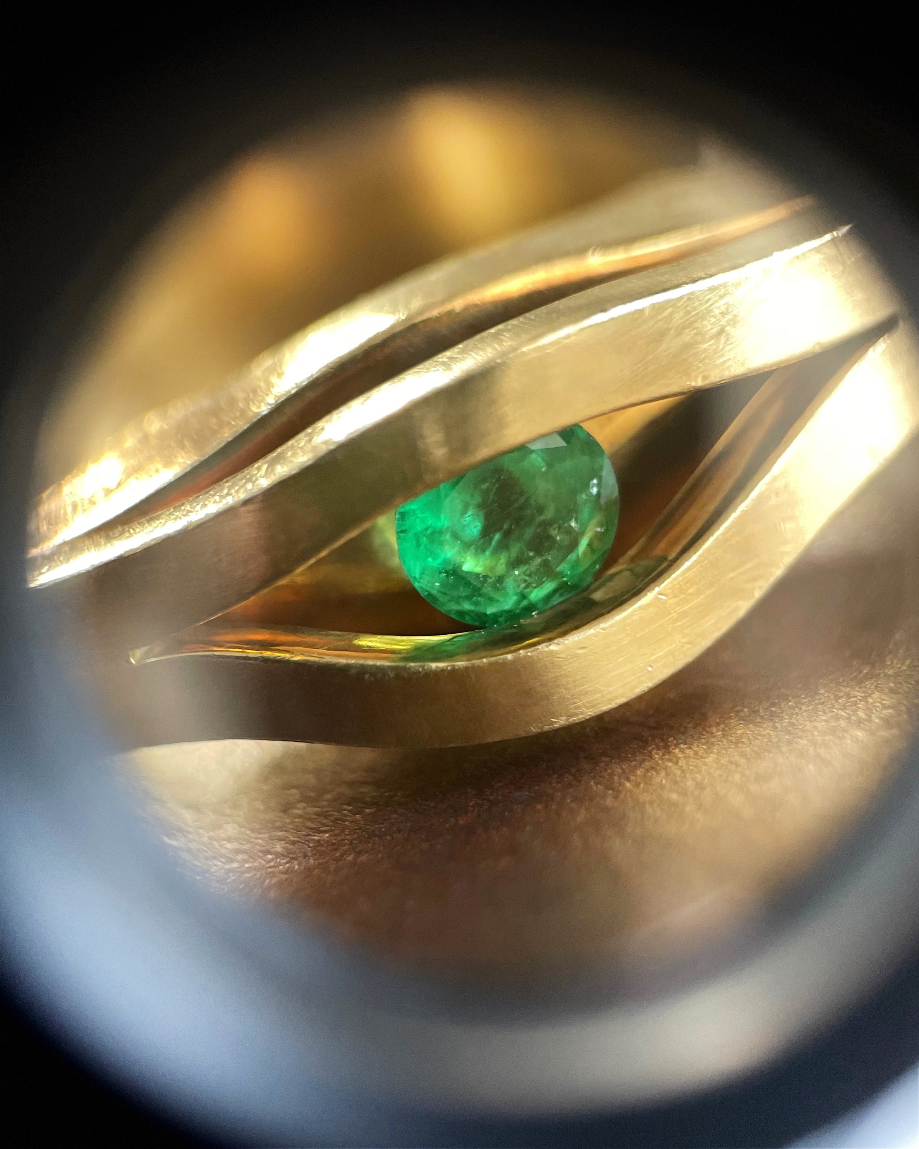 Close-up of emerald set within modernist French 18kt yellow gold iris ring – Auric Vintage”