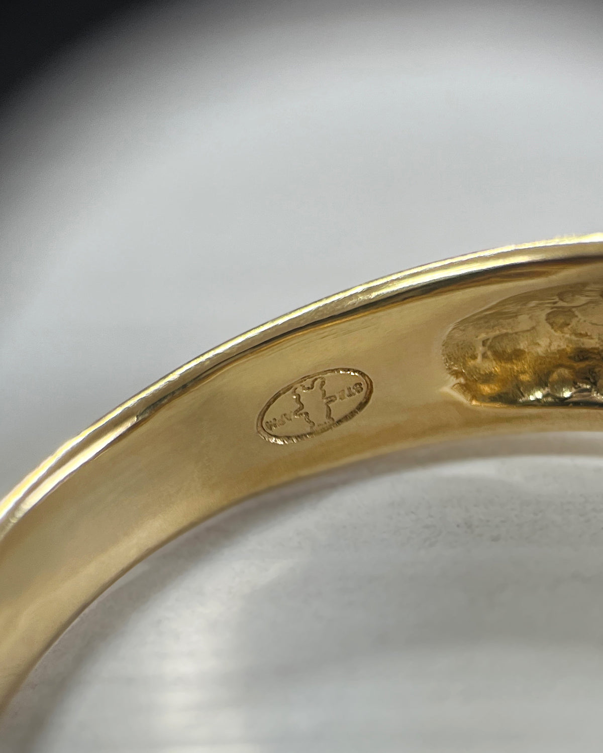Nineties two-tone bombe twist ring