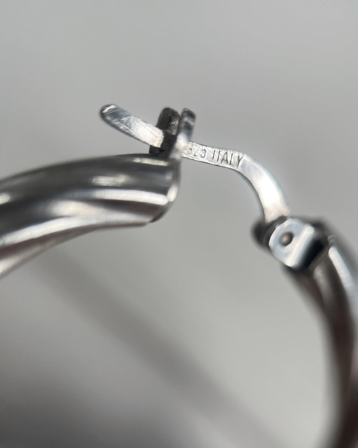 Nineties large twisted hoop earrings