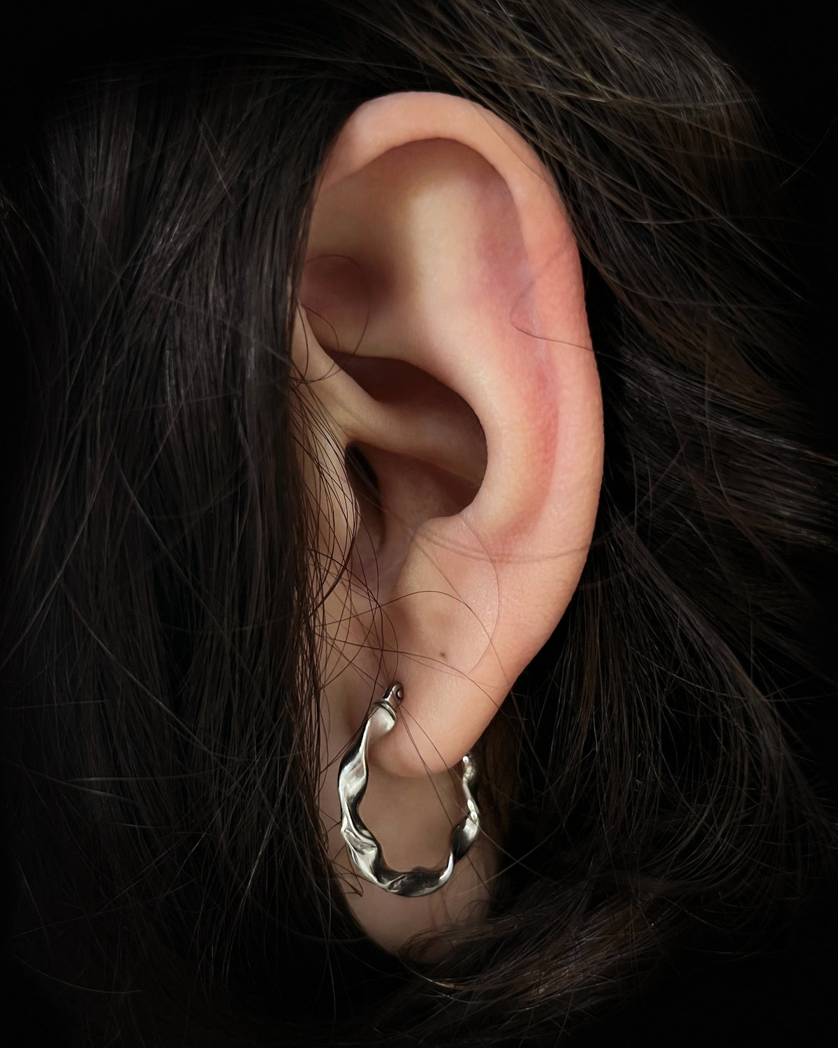 Twirl twist hoop earrings