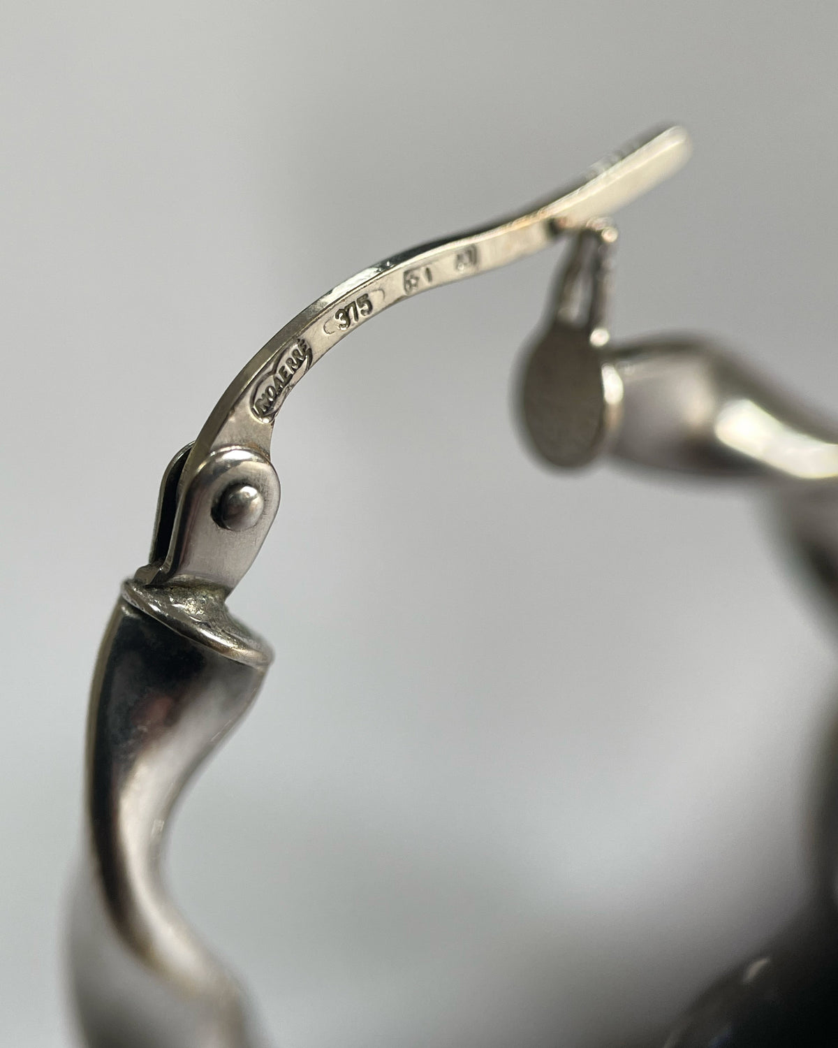 Twirl twist hoop earrings