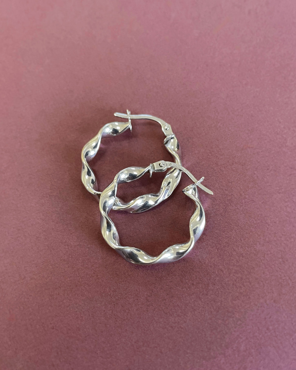 Twirl twist hoop earrings