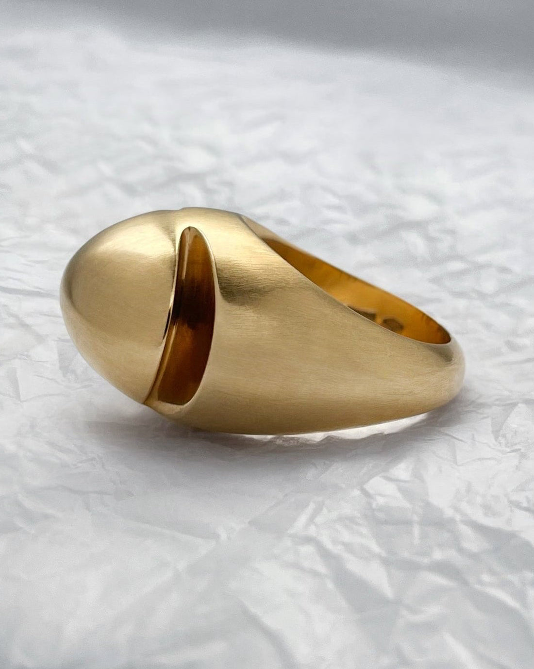 Side view of vintage Bvlgari cabochon ring in 18kt yellow gold showing domed profile and sculptural form – Auric Vintage