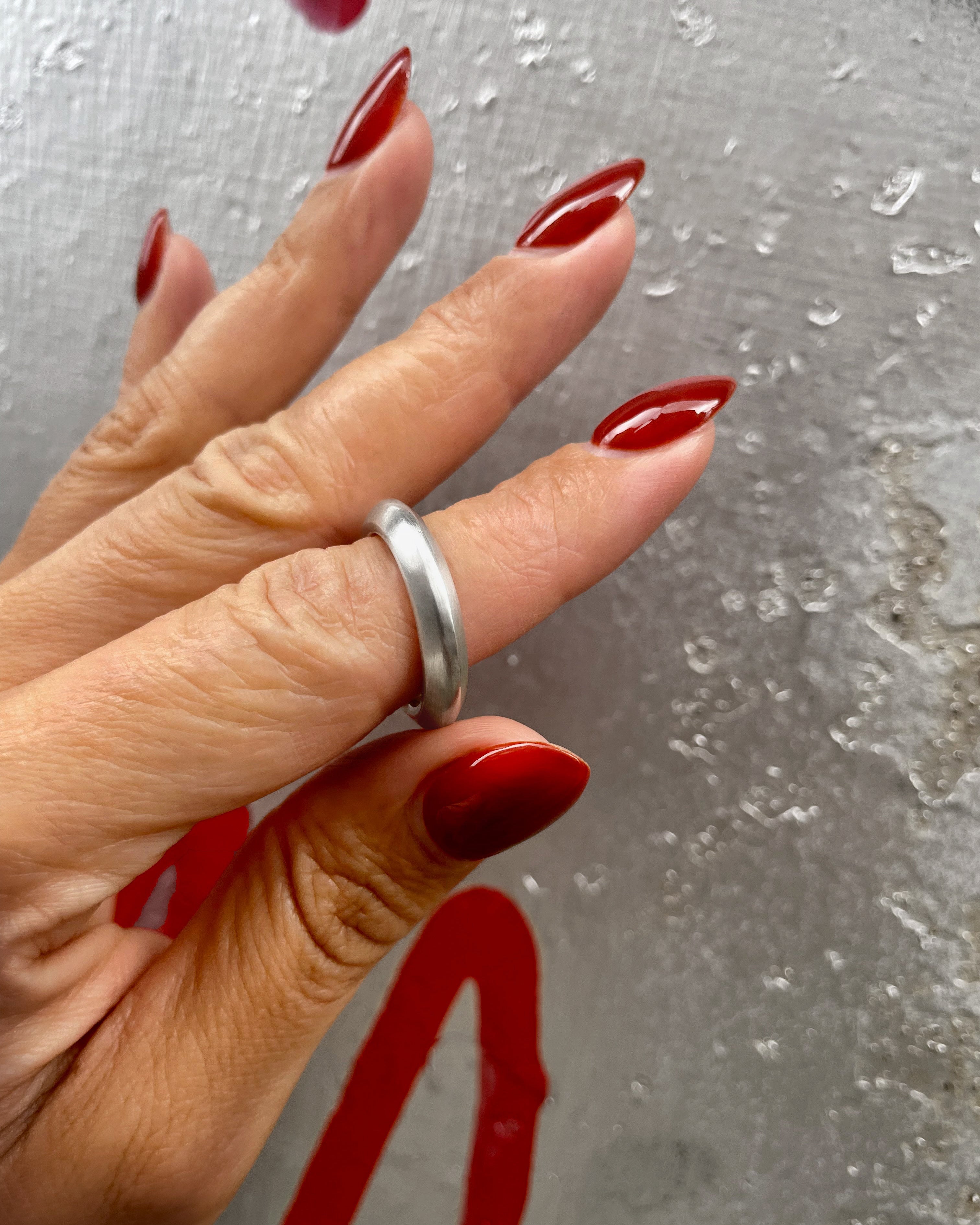Vintage chunky knife-edge ring in Sterling silver worn on hand – Auric Vintage