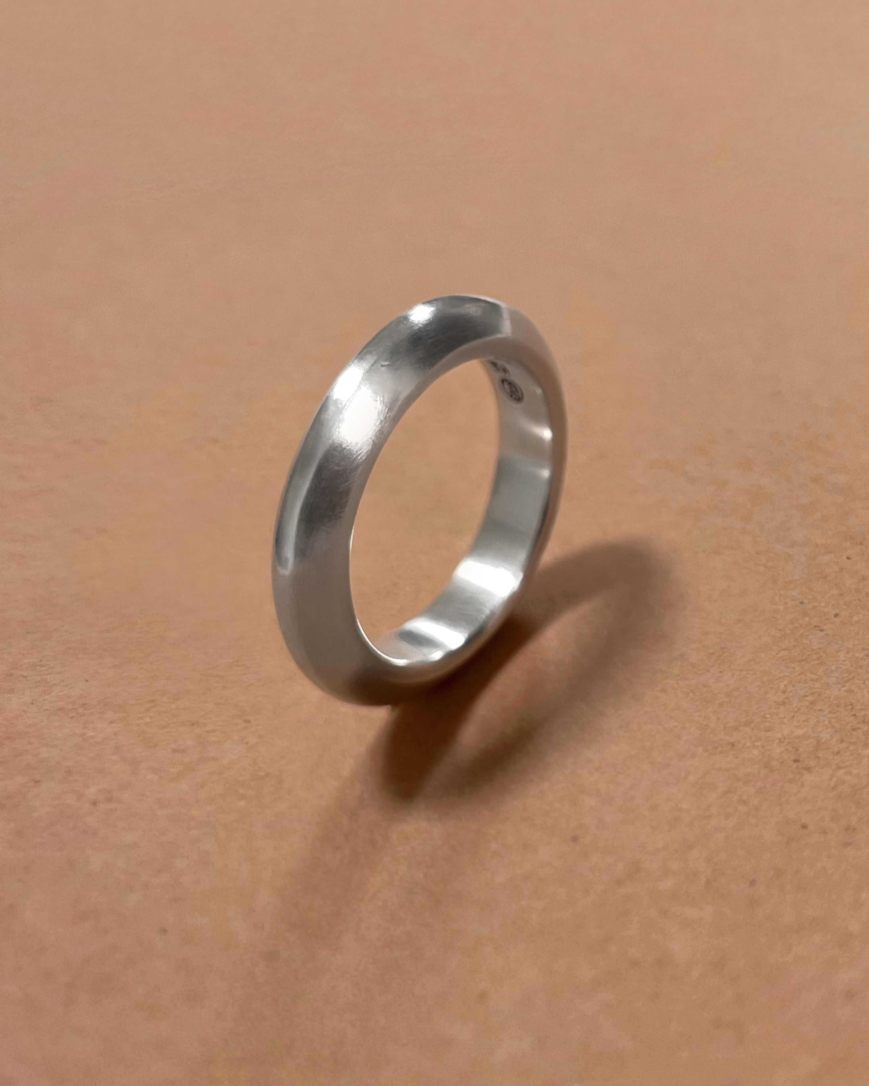 Side view of vintage chunky knife-edge ring in Sterling silver showing architectural profile – Auric Vintage