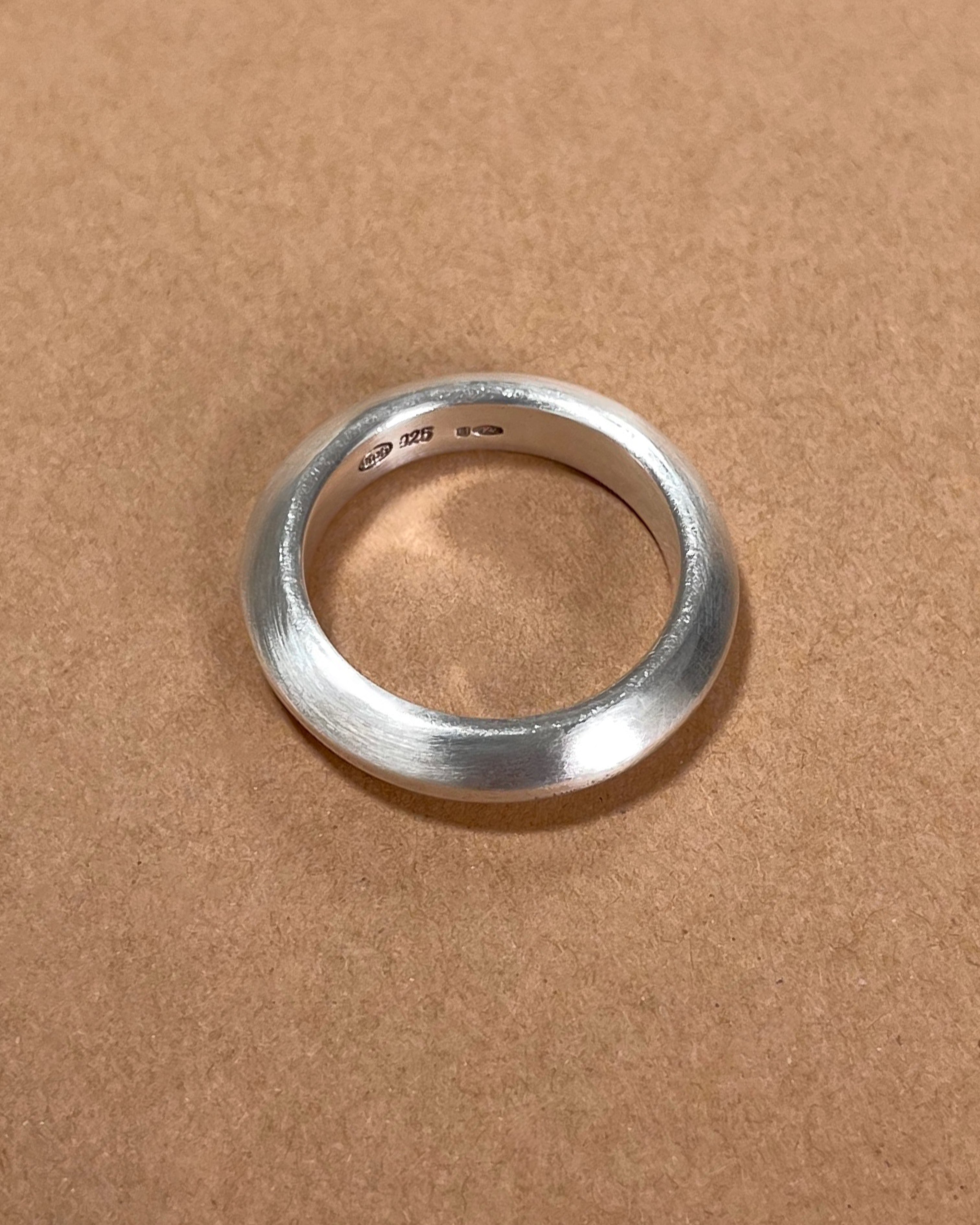 Vintage chunky knife-edge ring in Sterling silver, top view – Auric Vintage