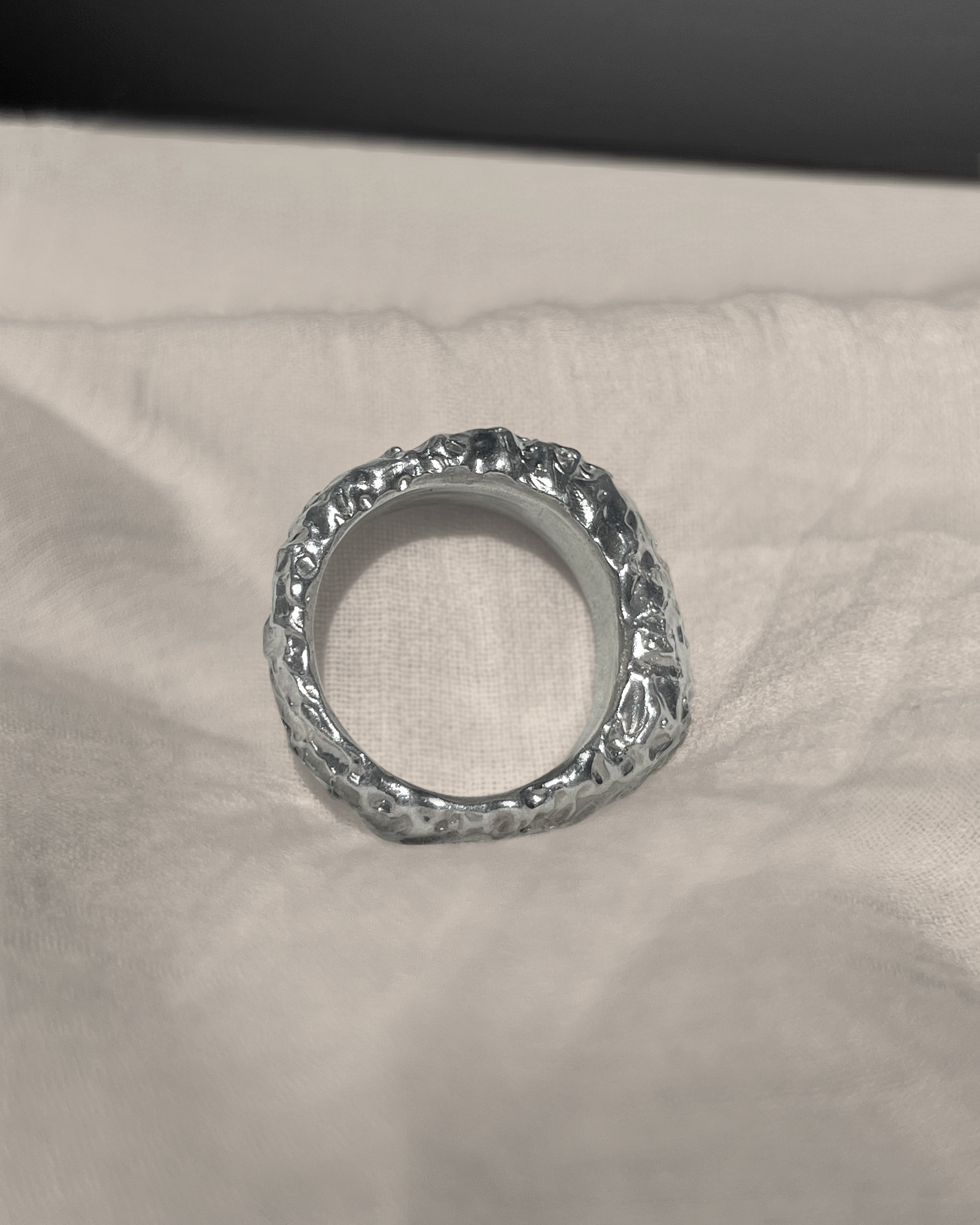 Brutalist ring III - Deep