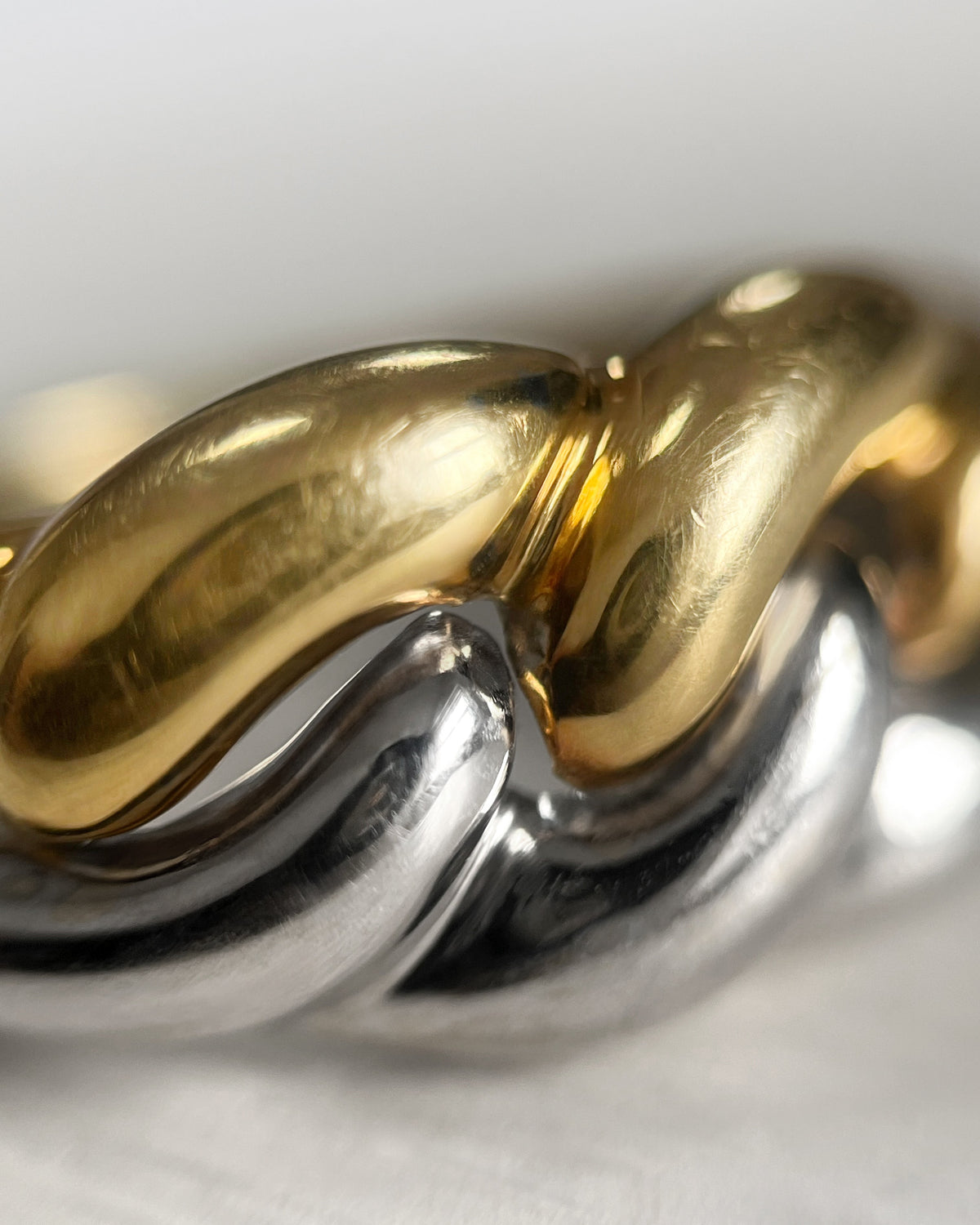 Two-tone chain link ring