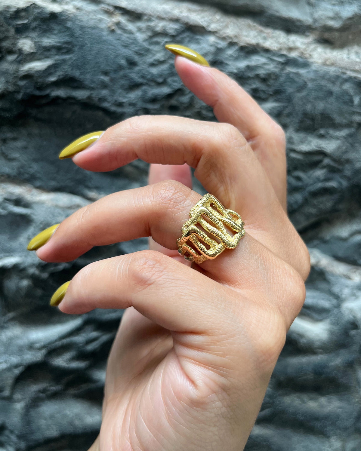 Nineties textured openwork cubist ring