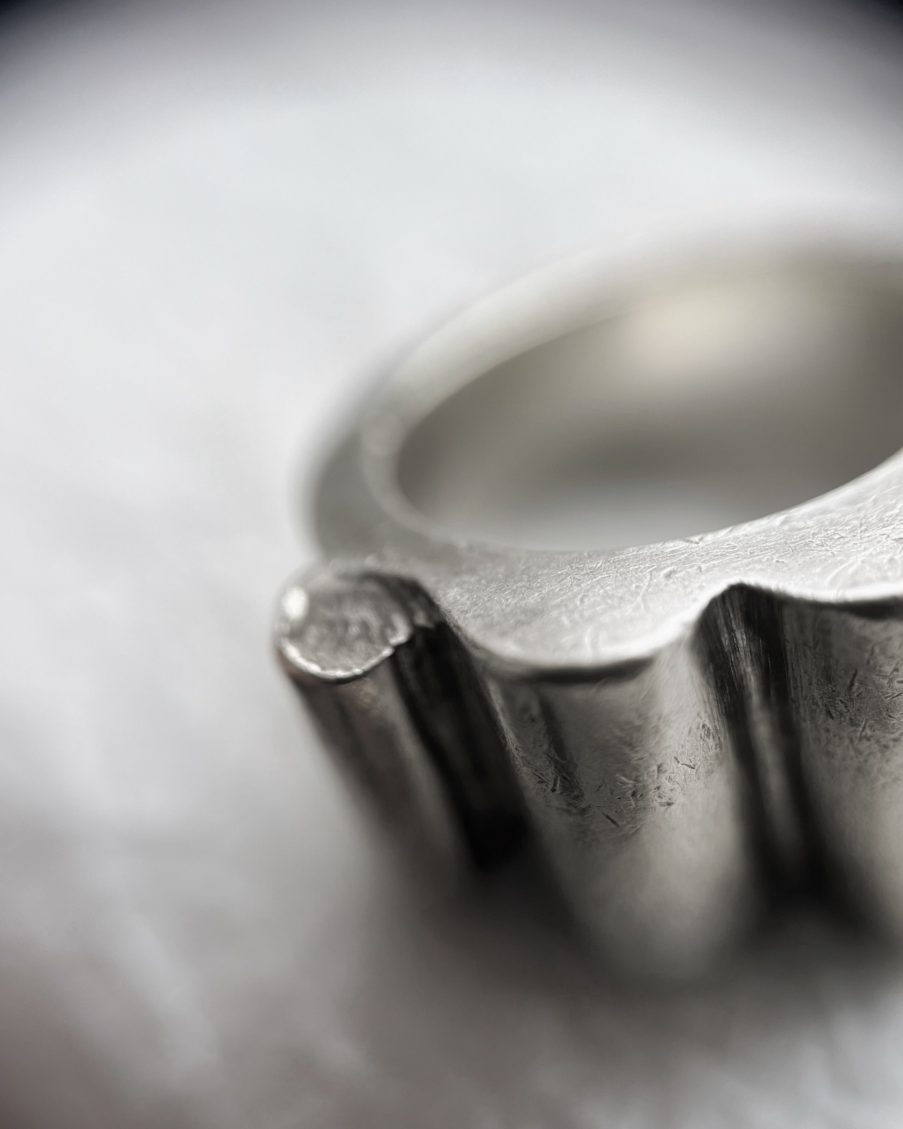 Close-up of sculptural brutalist solid silver ring showing scroll detail and three-dimensional form – Auric Vintage