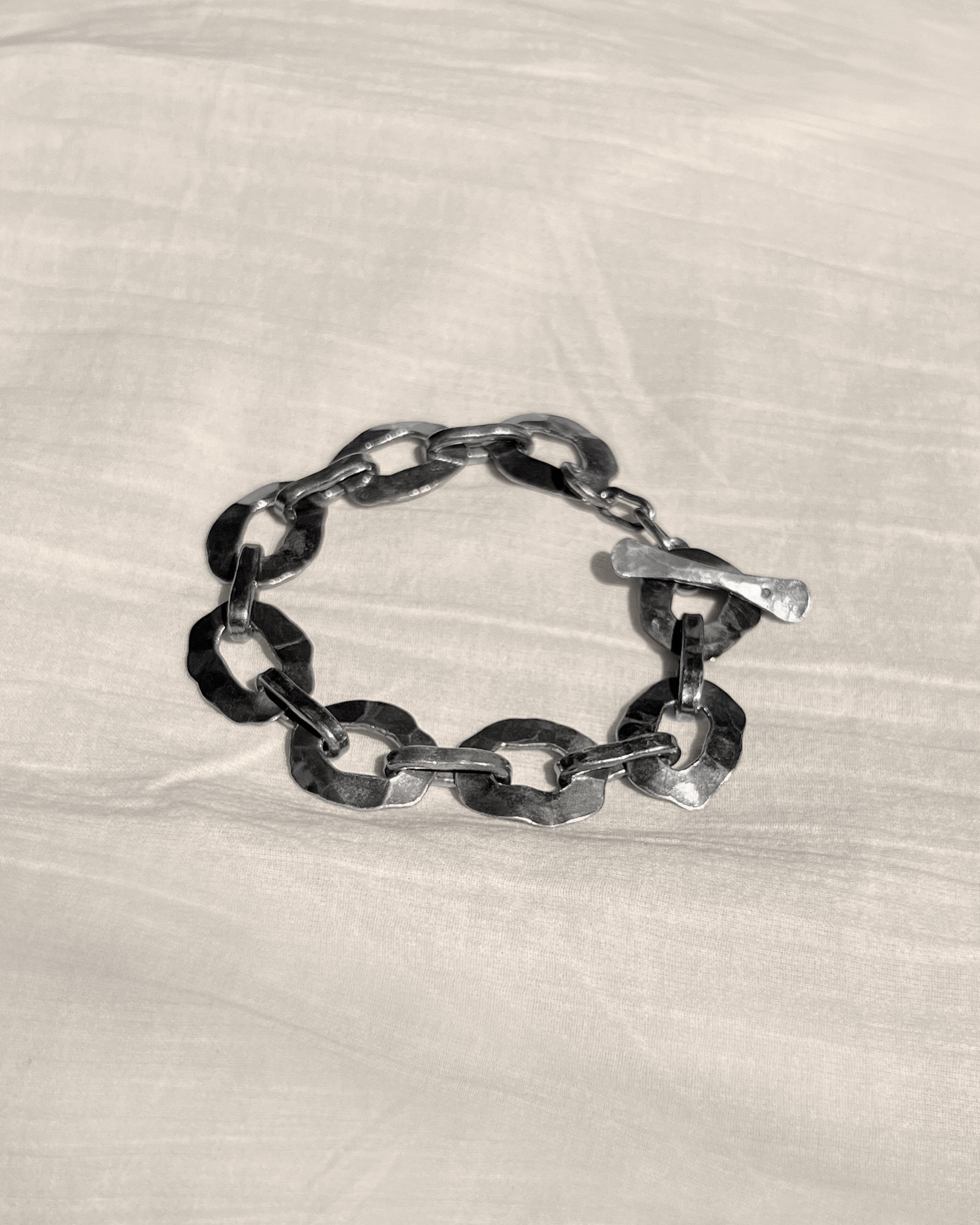 Brutalist hammered oval link bracelet