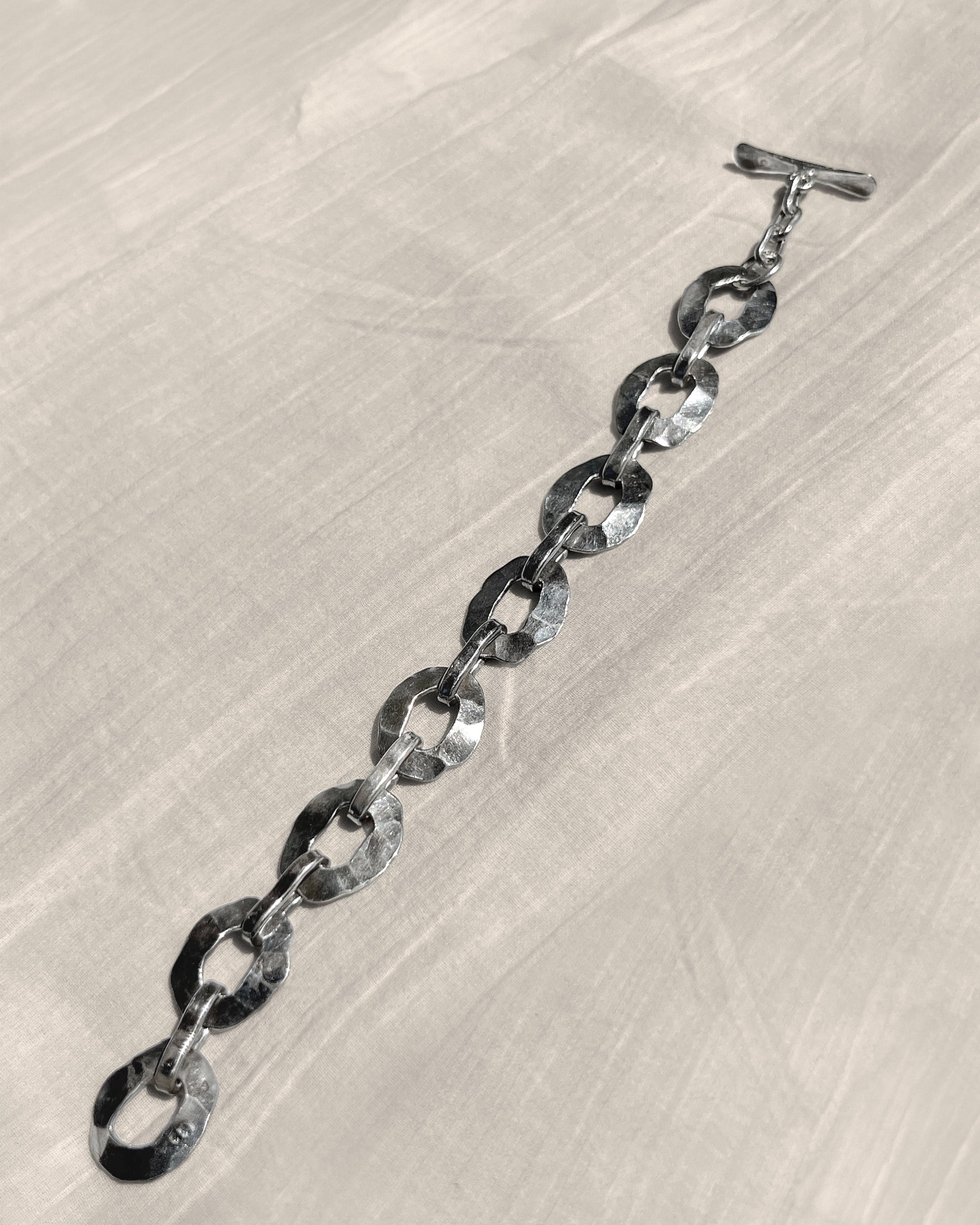 Brutalist hammered oval link bracelet