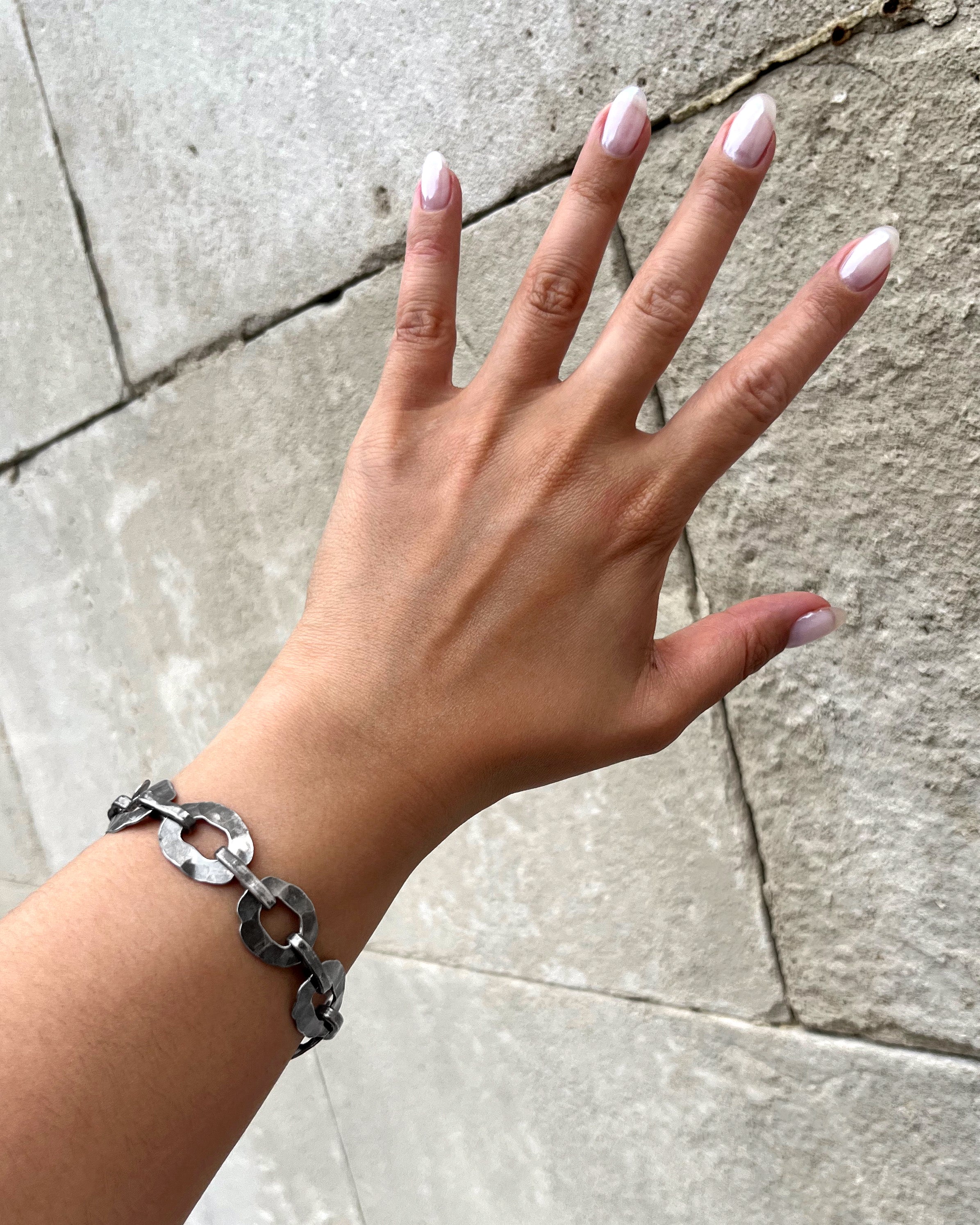 Brutalist hammered oval link bracelet