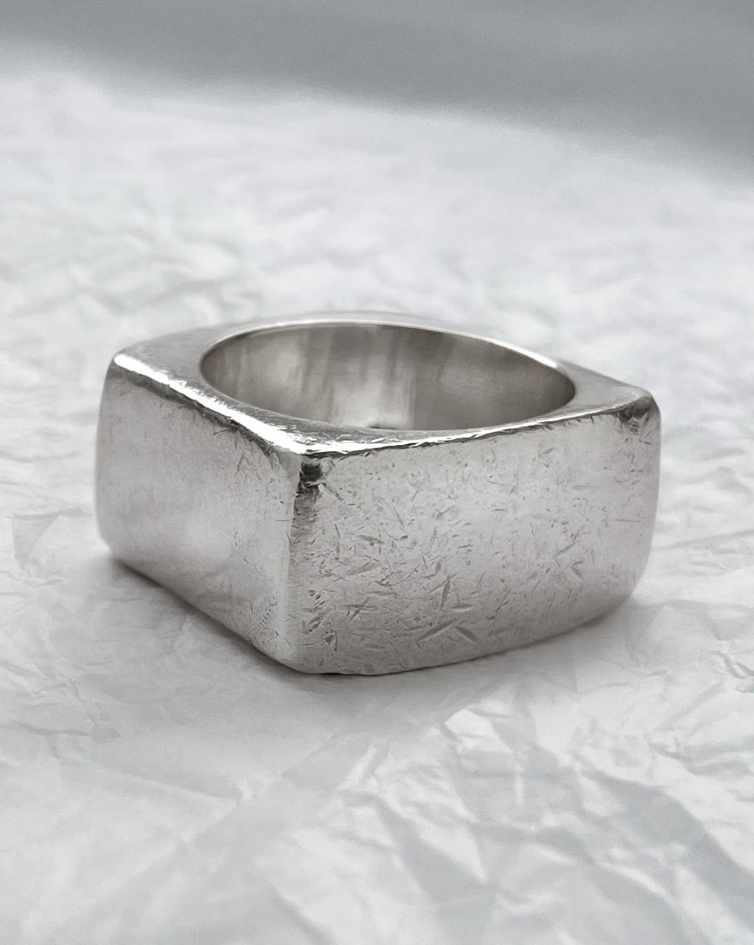 Modernist heavy barrel ring in sterling silver with chunky sculptural form and worn patina – Auric Vintage