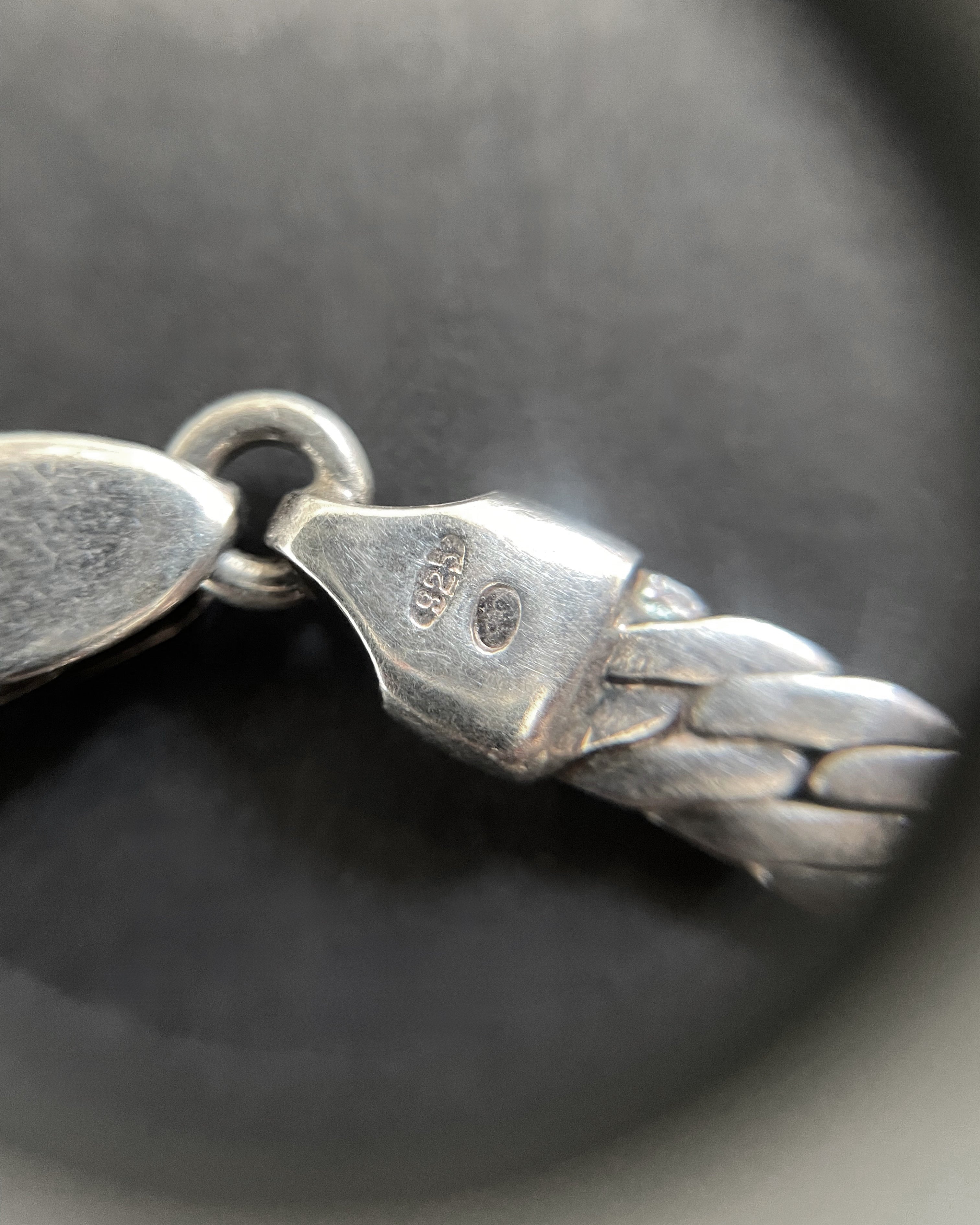 Close-up of vintage Arthus Bertrand sterling silver collar necklace showing 925 hallmark on clasp – Auric Vintage