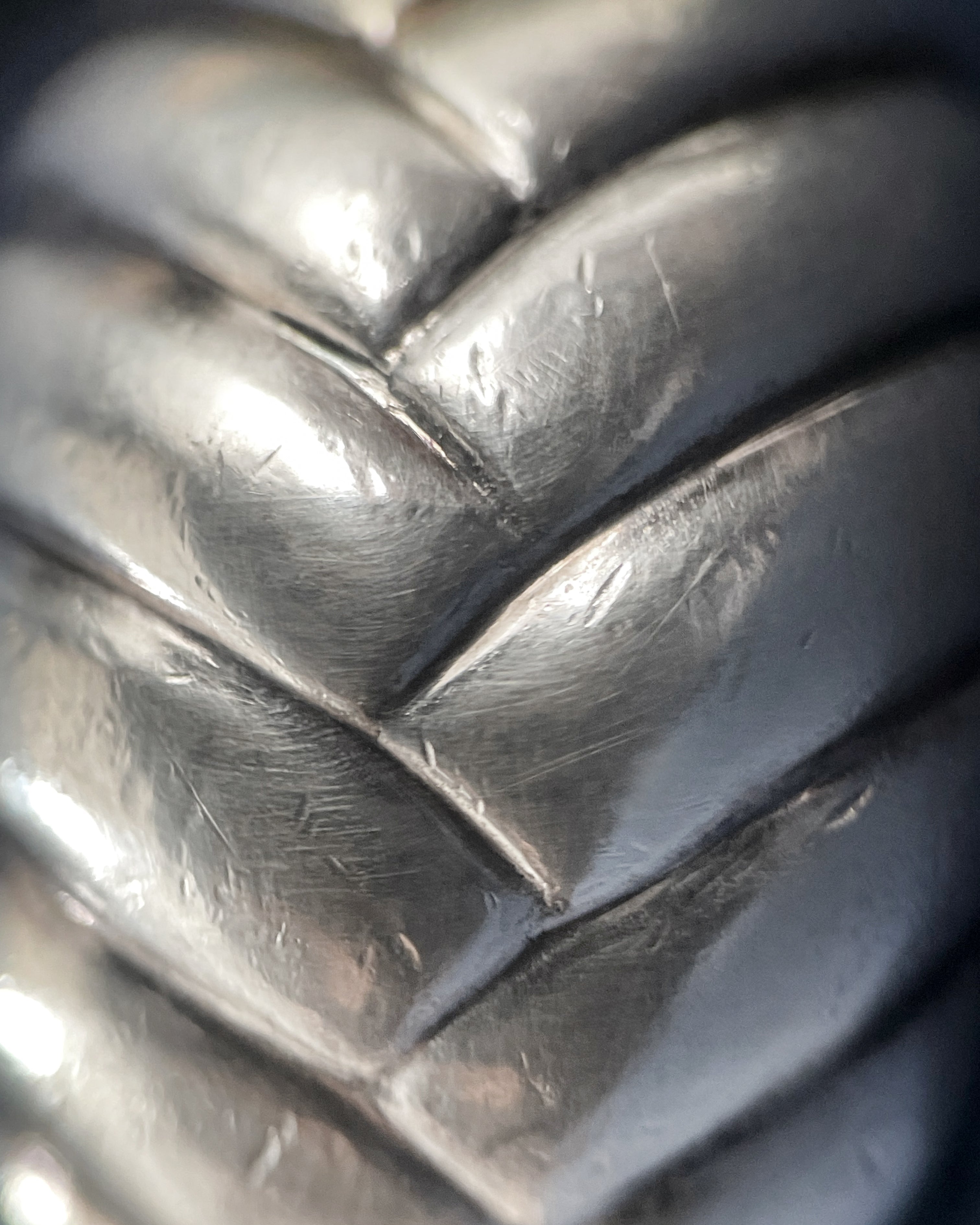 Close-up of 1970s French sterling silver basket weave bombé ring showing fishtail braid pattern – Auric Vintage
