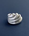 Seventies ribbed wave ring in sterling silver with asymmetrical sculptural form and deep ribbed detail – Auric Vintage