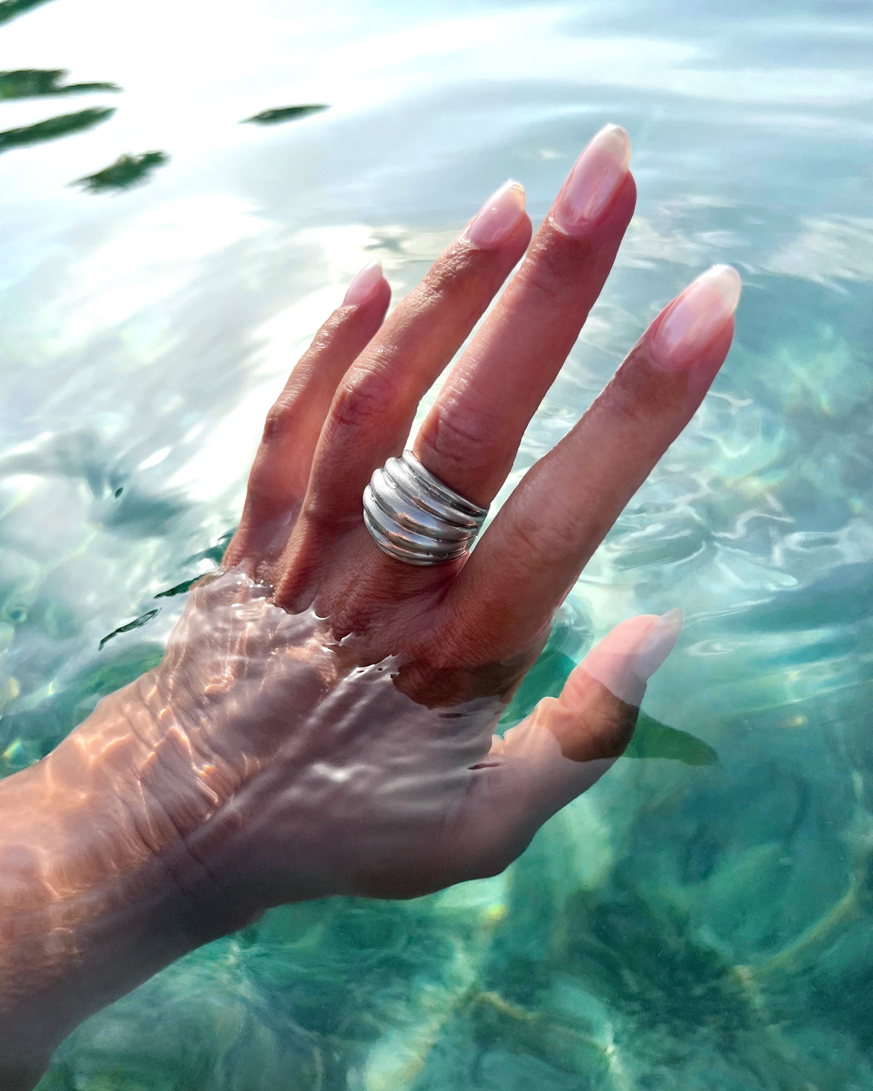 Seventies horizontal terraced ribbed ring