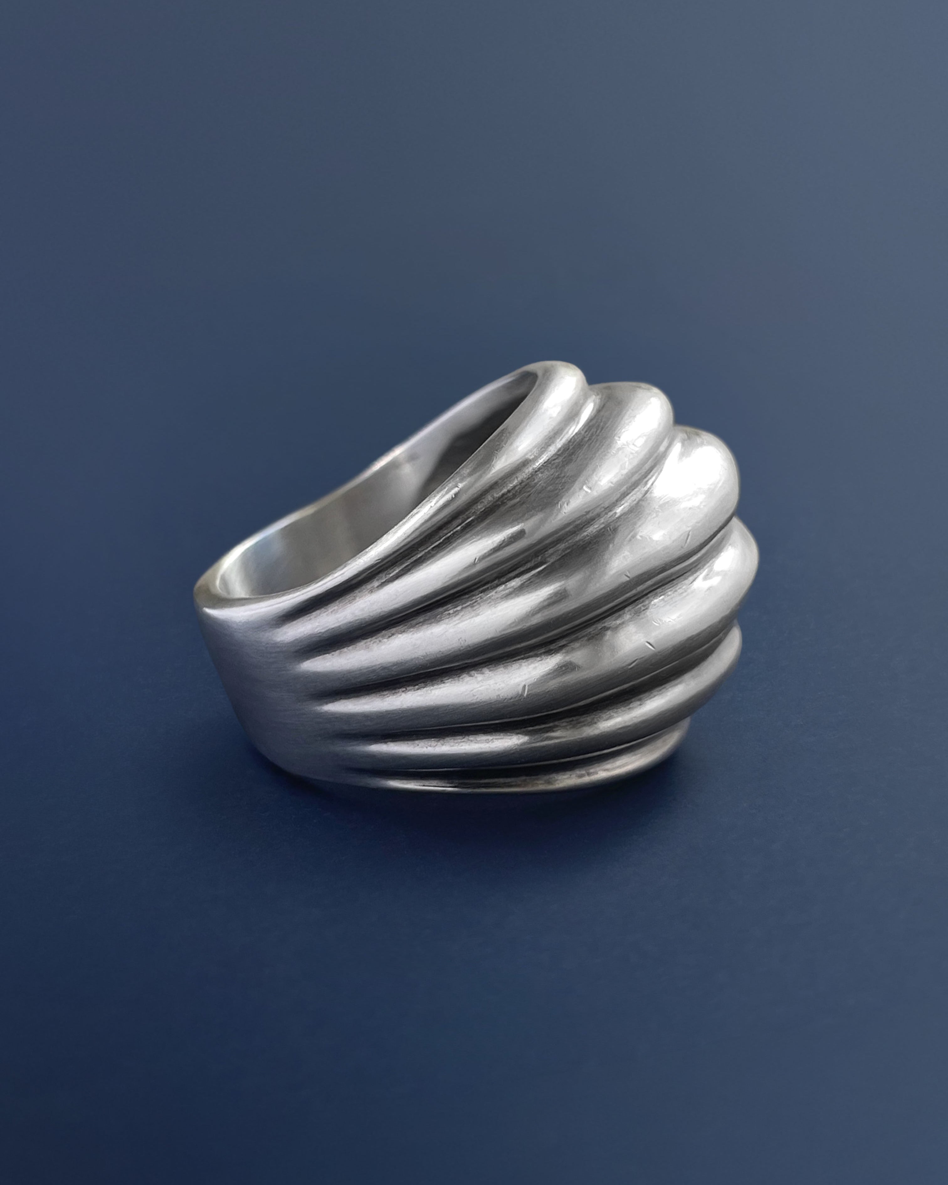 Seventies horizontal terraced ribbed ring