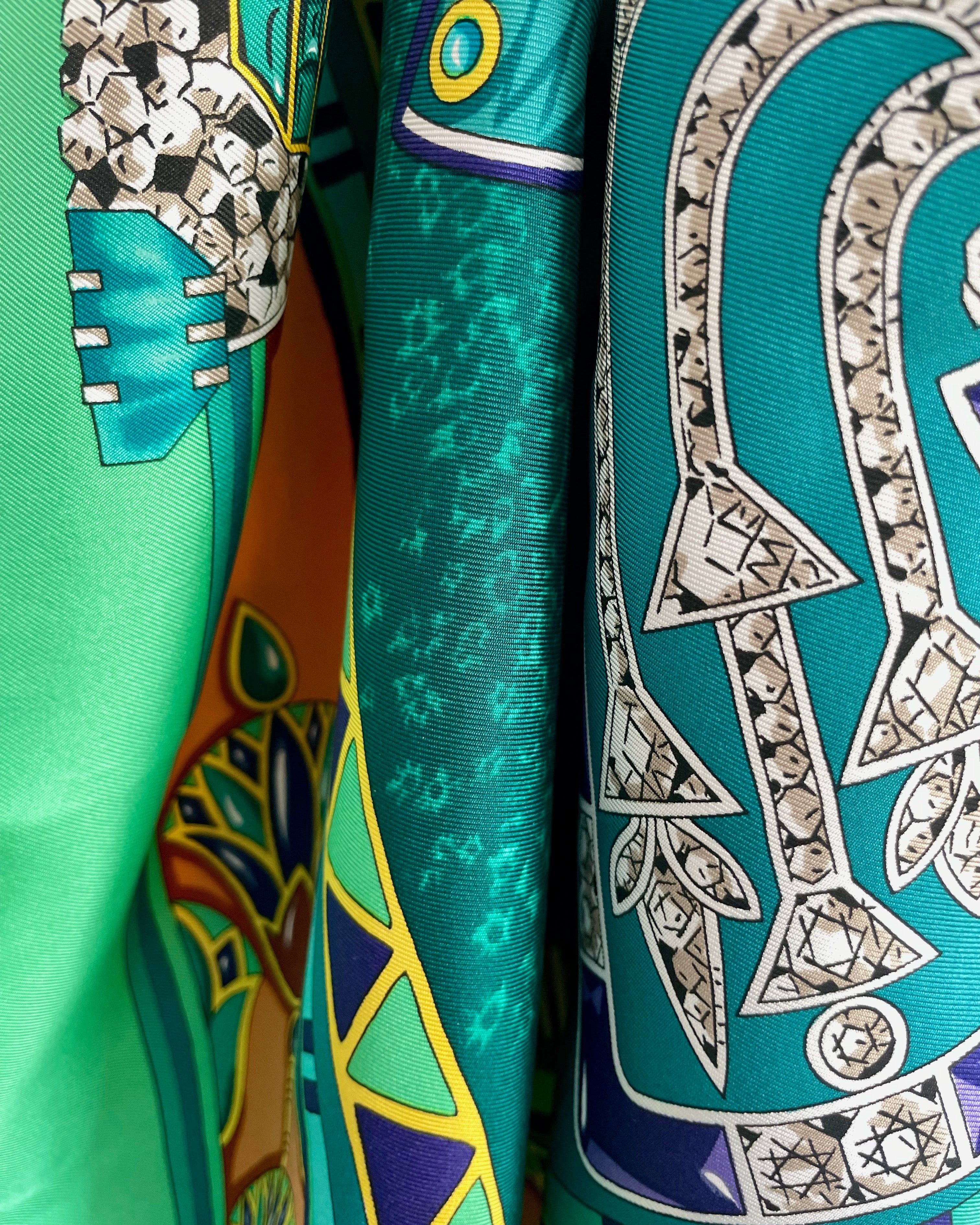 Vintage dark green Must de Cartier Le Scarabée silk scarf gathered to highlight drape and silk texture – Auric Vintage