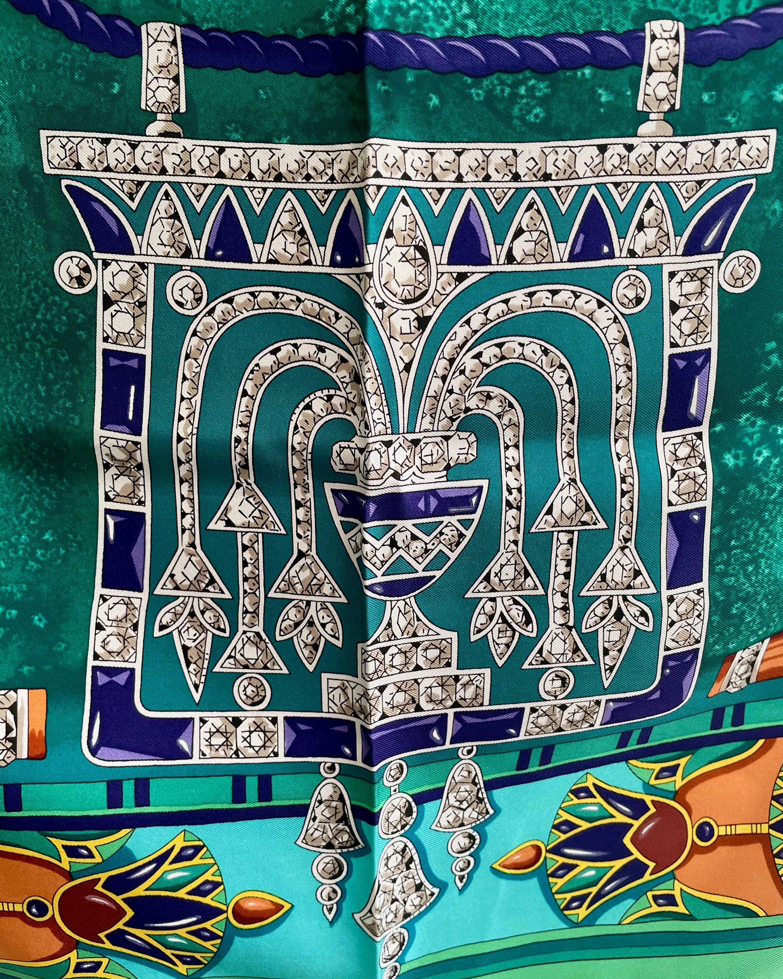 Close-up of Egyptian Pendant motif on vintage dark green Must de Cartier Le Scarabée silk scarf – Auric Vintage