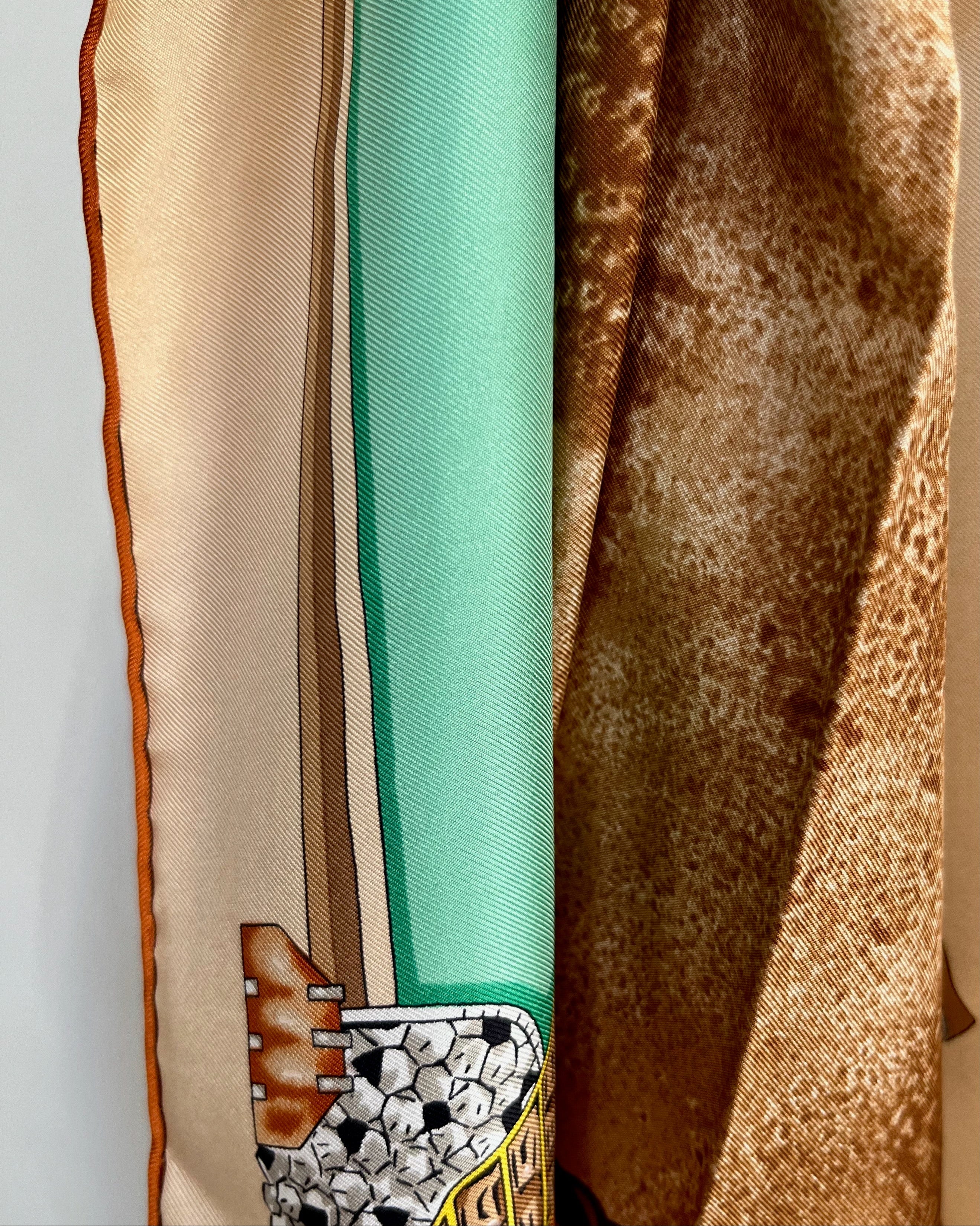 Vintage brown Must de Cartier Le Scarabée silk scarf gathered to highlight drape and silk texture – Auric Vintage
