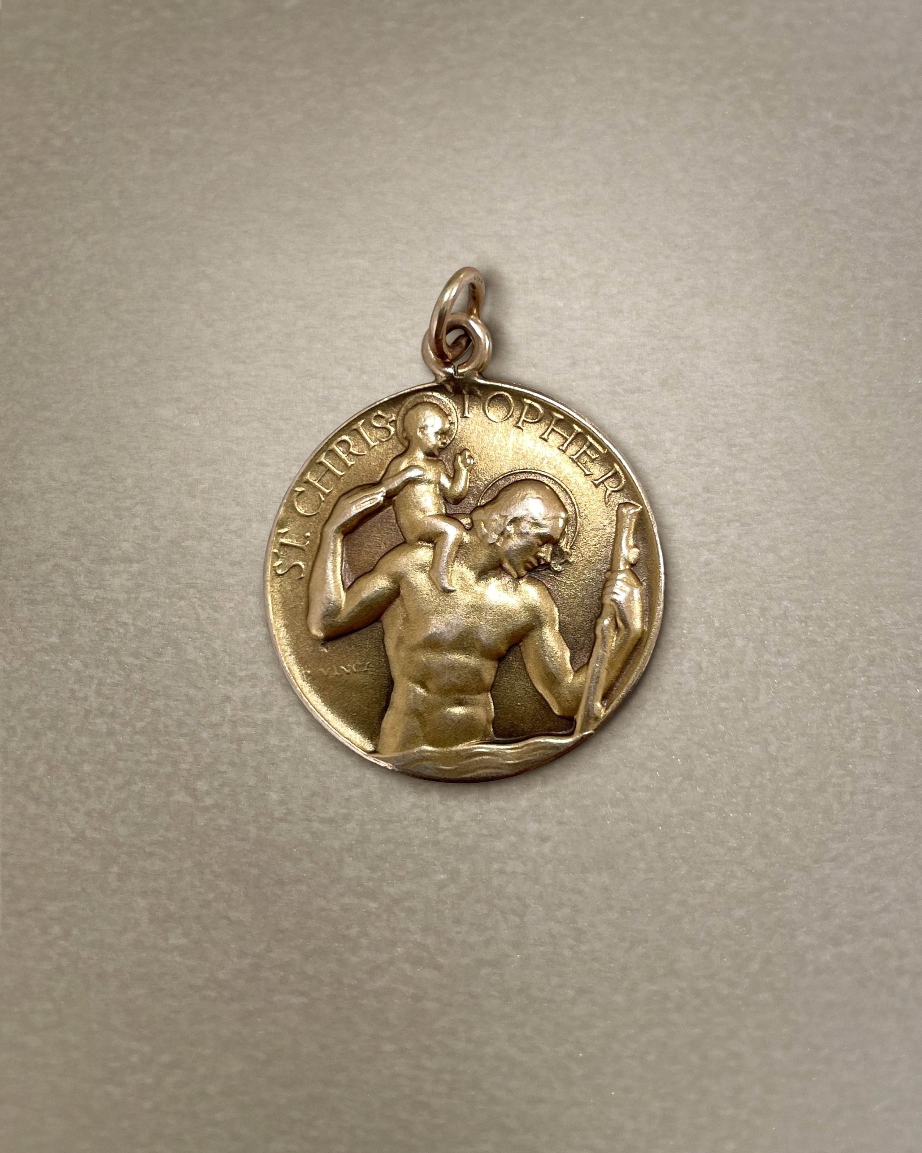 Vintage Paul Vincze St. Christopher medal in 9kt gold, front view – Auric Vintage