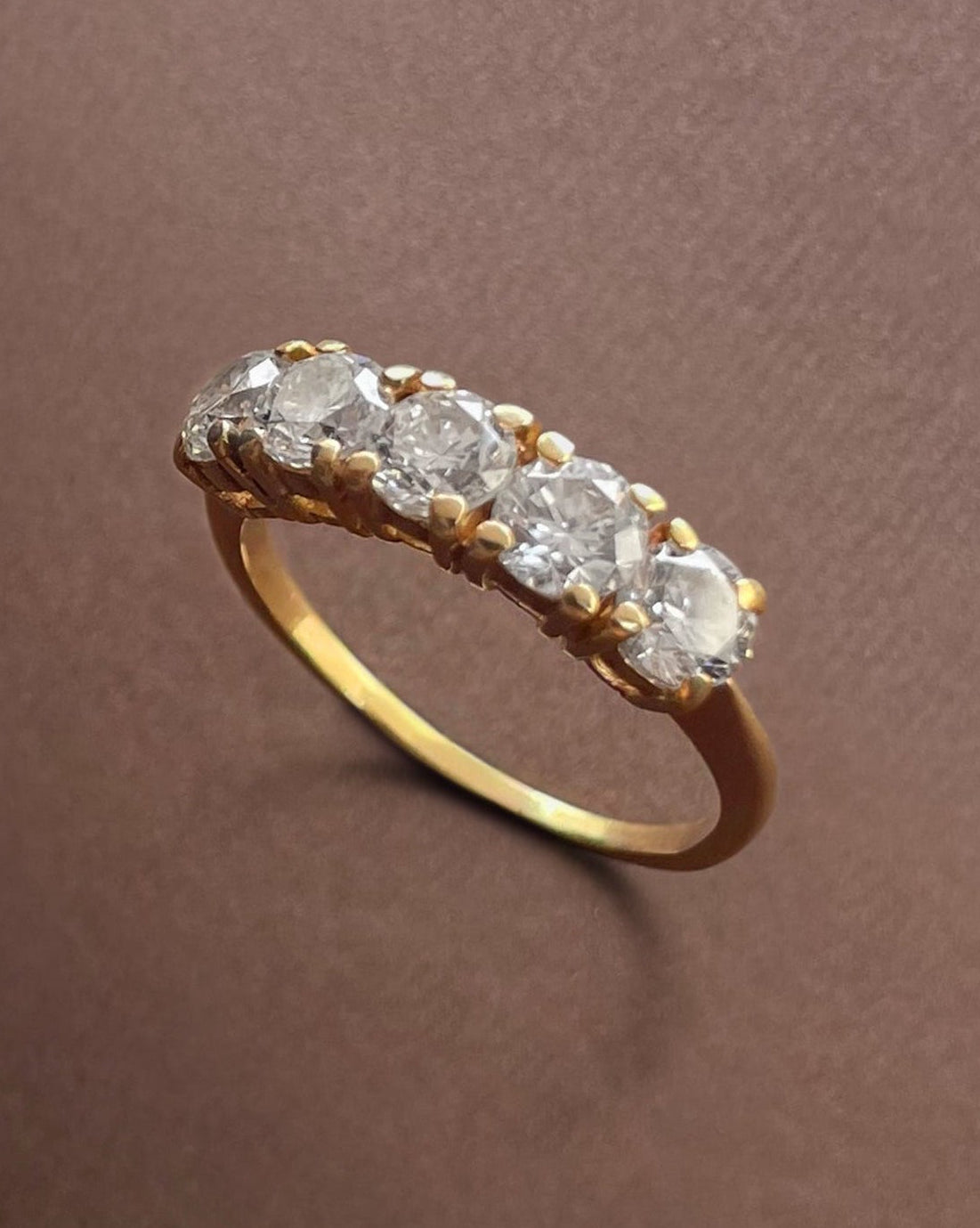 Noughties five stone diamond ring in 14kt yellow gold with round brilliant cut diamonds in claw settings – Auric Vintage