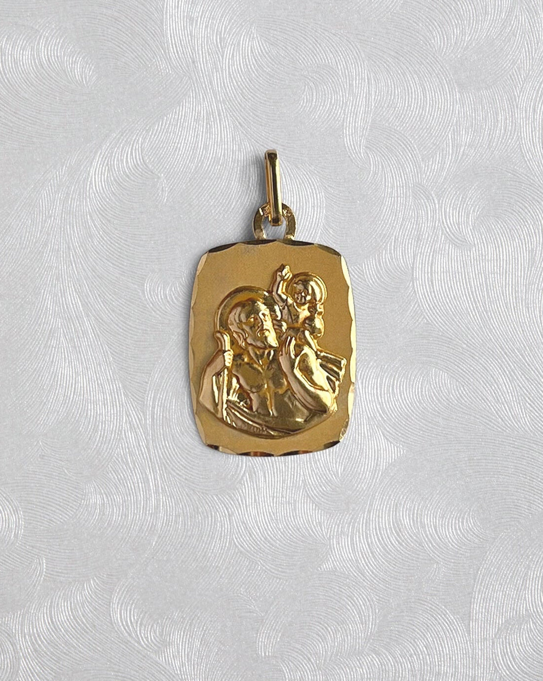 Vintage 18kt yellow gold St. Christopher pendant with Christ Child, tablet-shaped design with faceted border – Auric Vintage