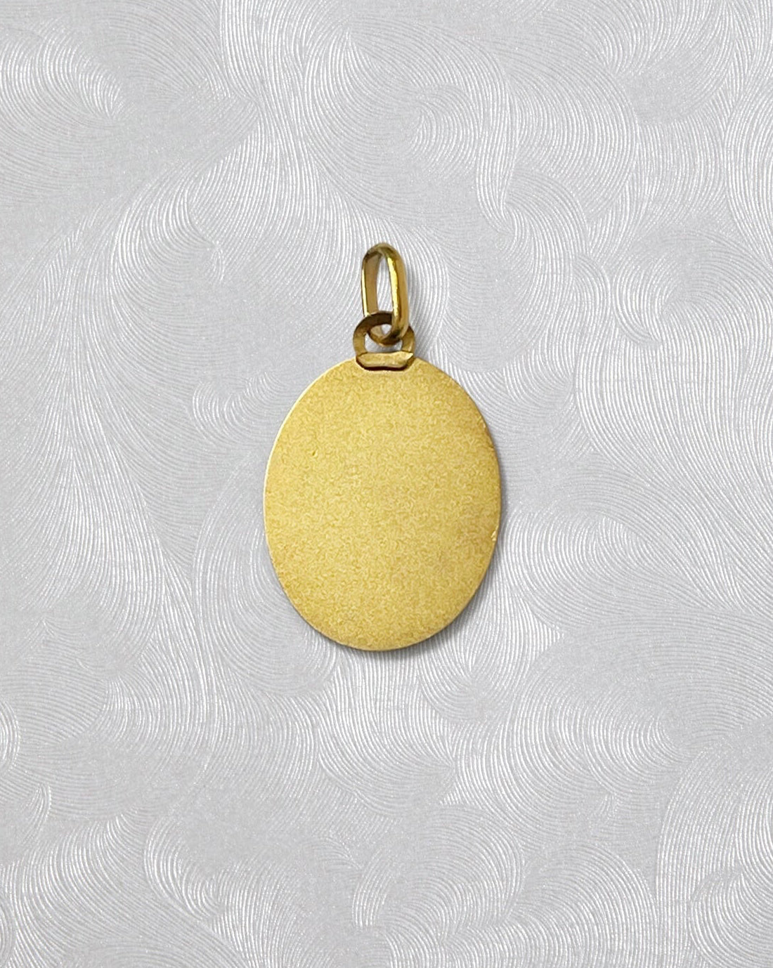 Reverse of 1950s French oval St. Christopher medal in 18kt gold showing smooth finish – Auric Vintage