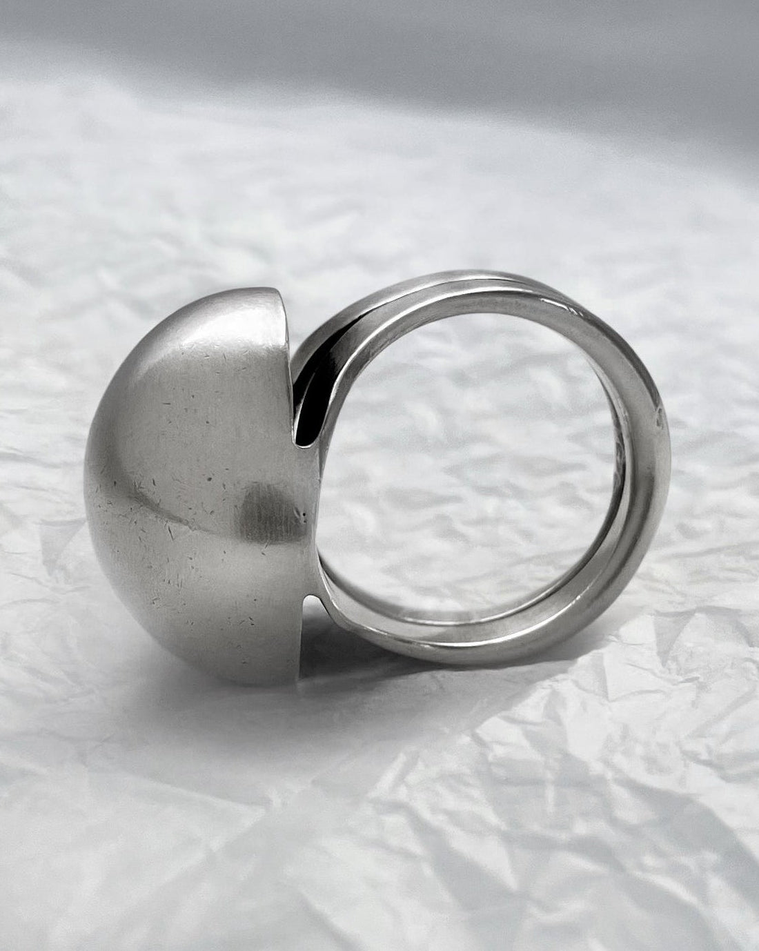 Cross-section view of vintage sterling silver domed ring showing structure and solid shank – Auric Vintage