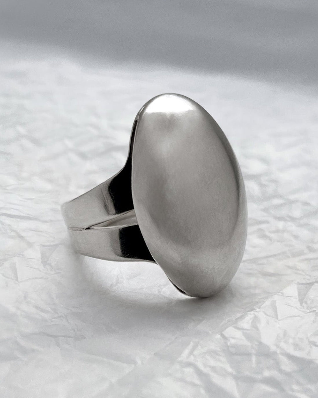 Side view of vintage sterling silver domed ring showing oval dome profile and tapered shank – Auric Vintage