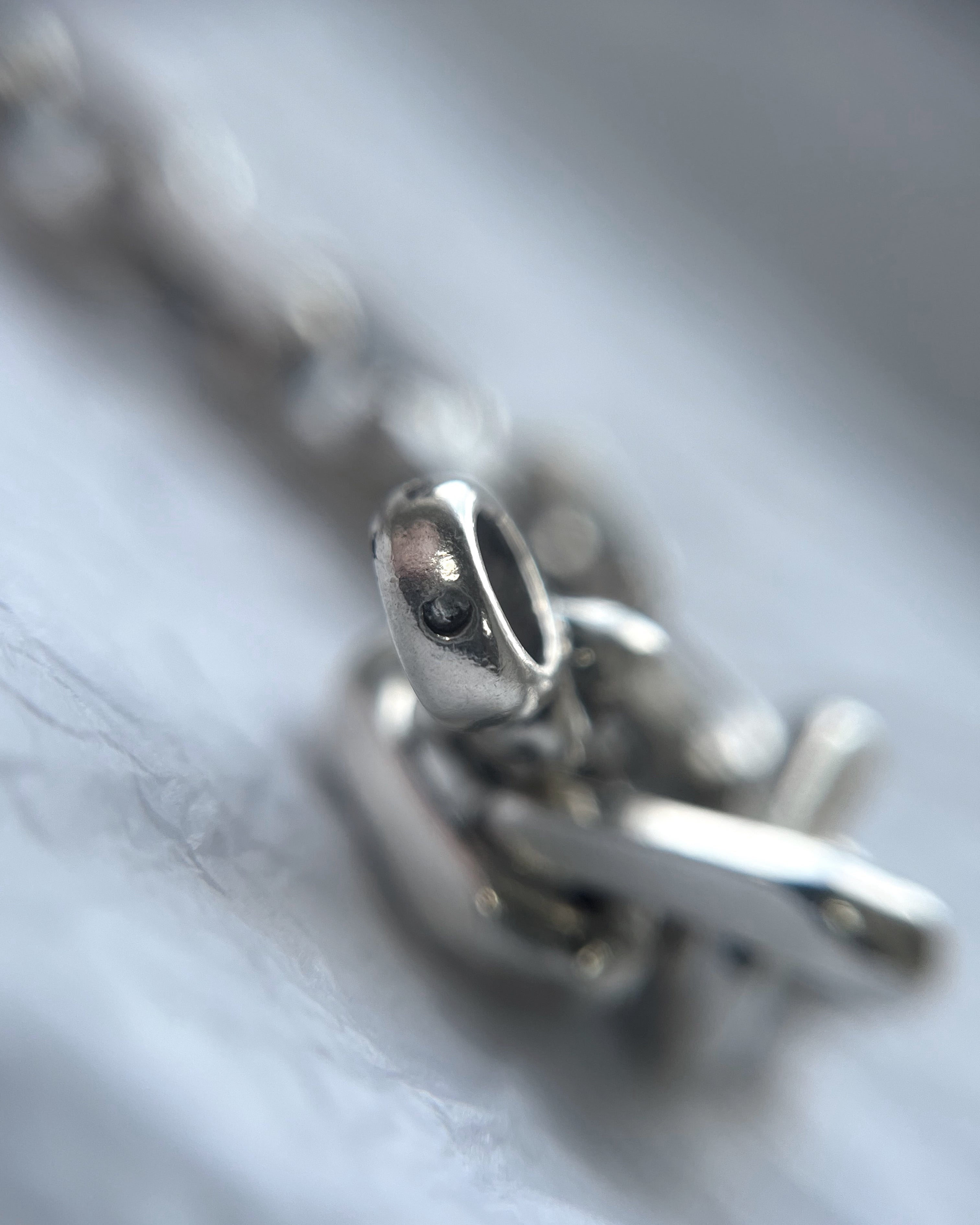 Close-up of vintage French sterling silver belcher link bracelet showing silver hallmark – Auric Vintage