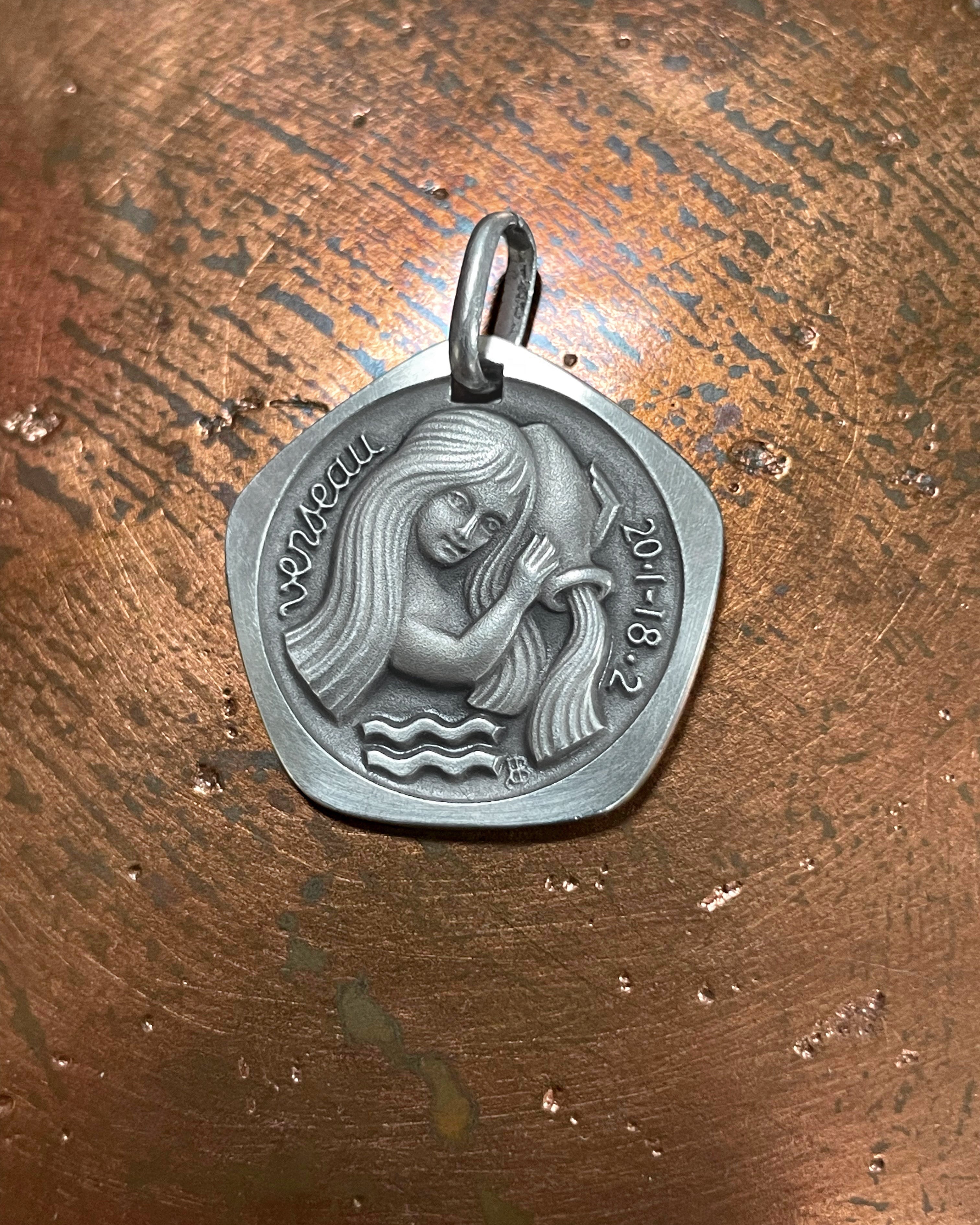 1970s French Aquarius zodiac pendant in 800 silver displayed on copper background – Auric Vintage