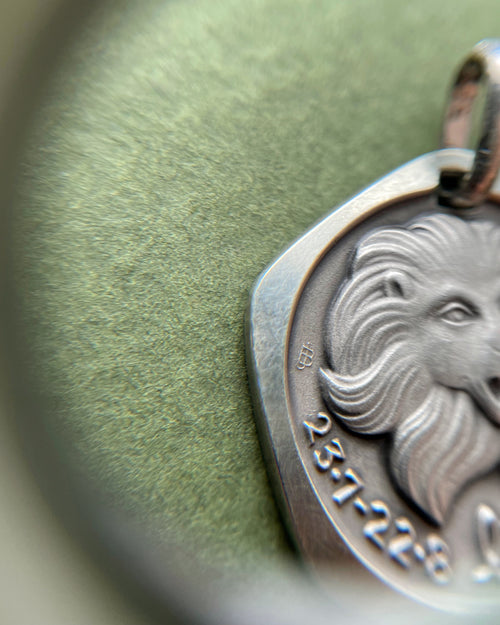 Close-up of 1970s French 800 silver Leo zodiac pendant showing lion detail – Auric Vintage