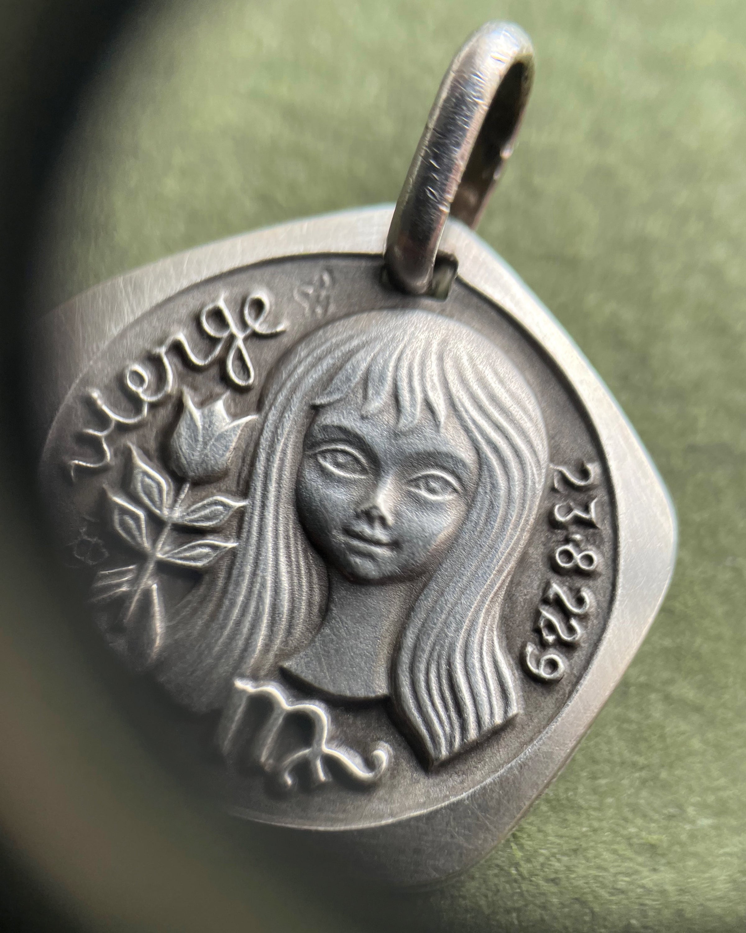 1970s mini Virgo Pentagonal Pendant