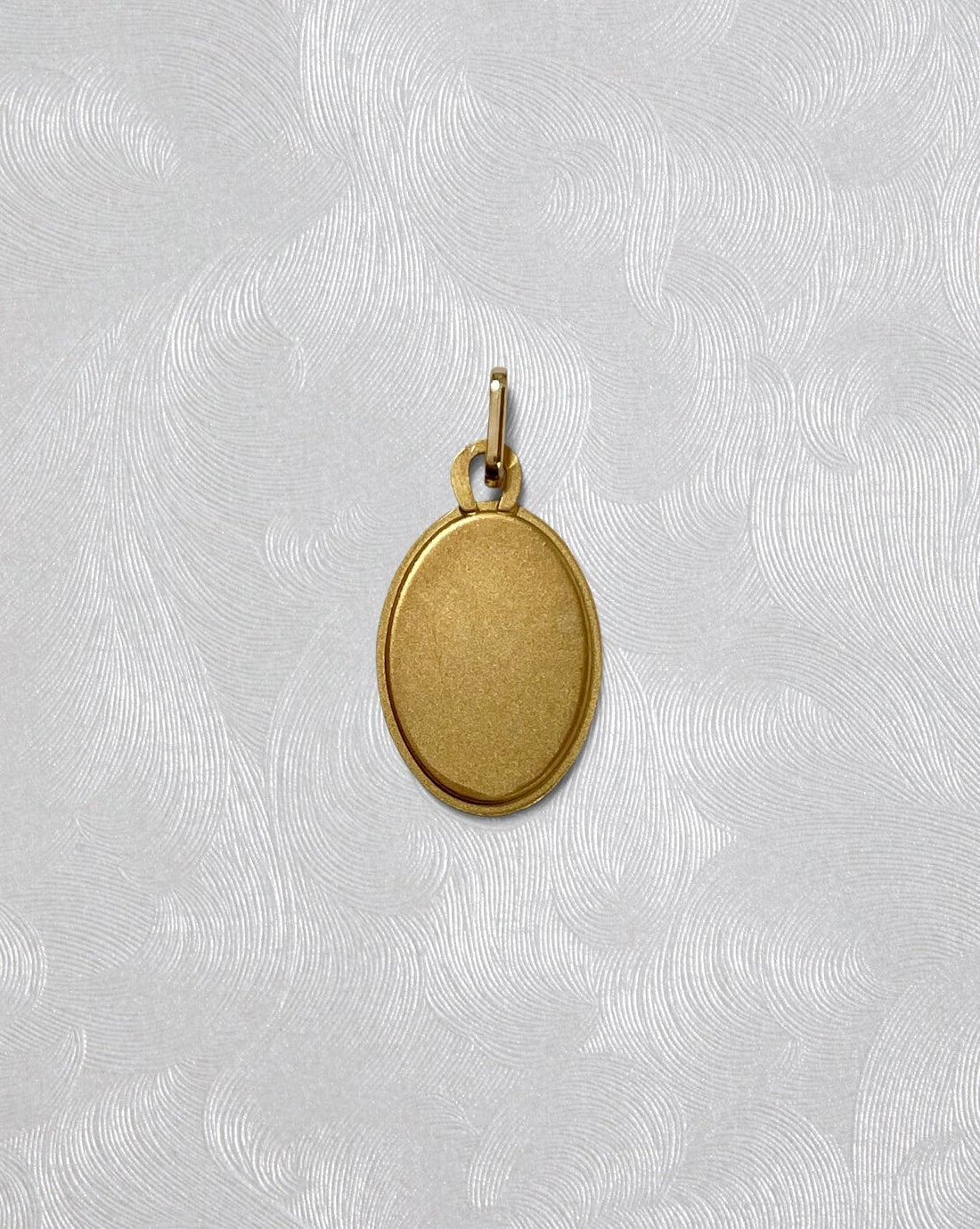 Reverse of 1950s French mini oval St. Christopher pendant in 18kt yellow gold showing polished back and oval bail – Auric Vintage