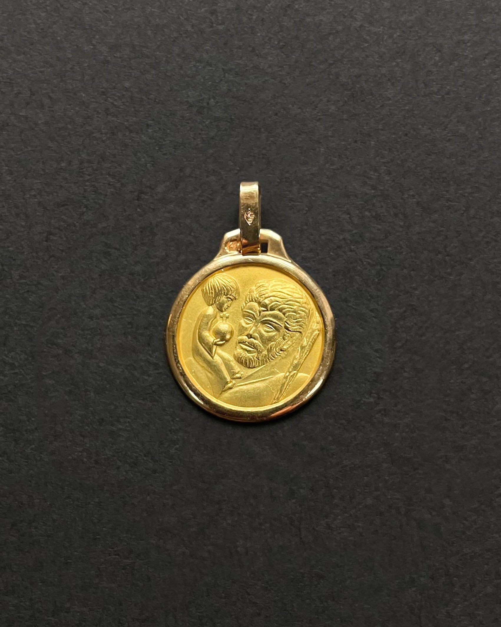 Late 20th century mini St. Christopher medallion in 18kt yellow gold with figural design – Auric Vintage