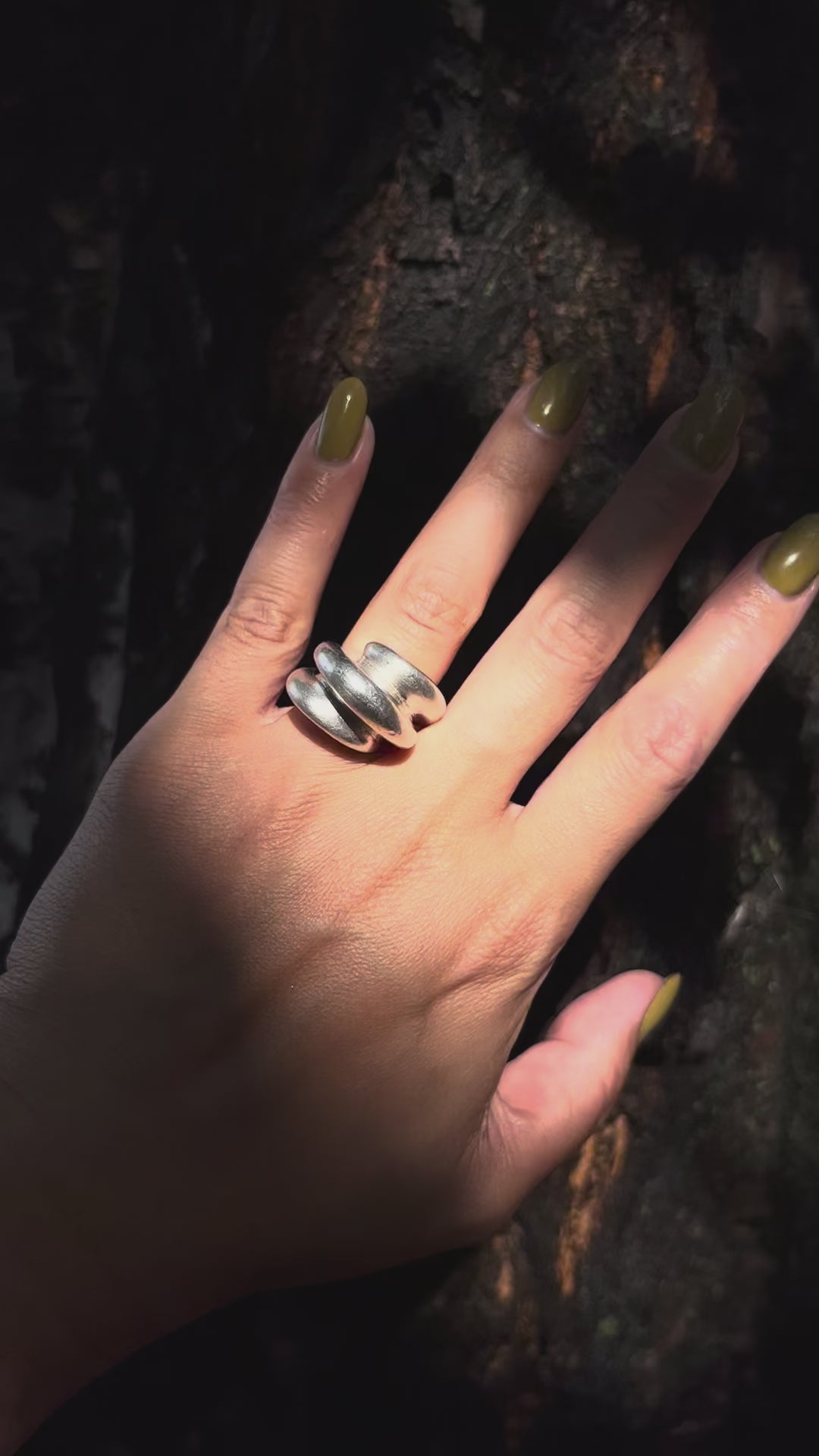 Heavy three ridge twist ring