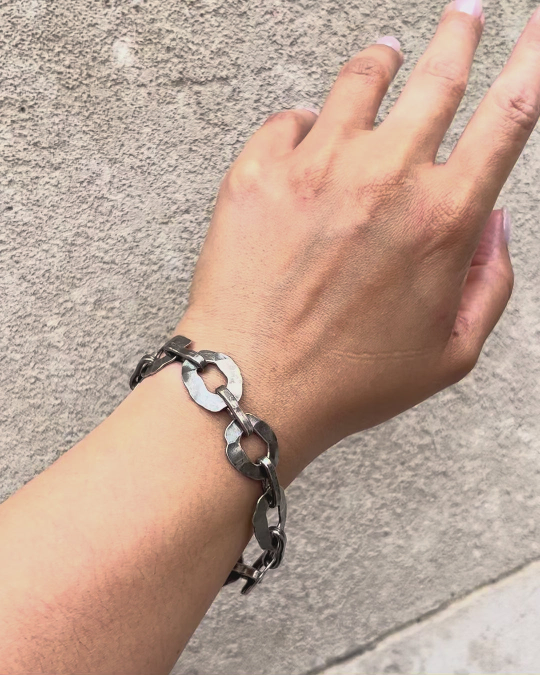 Brutalist hammered oval link bracelet