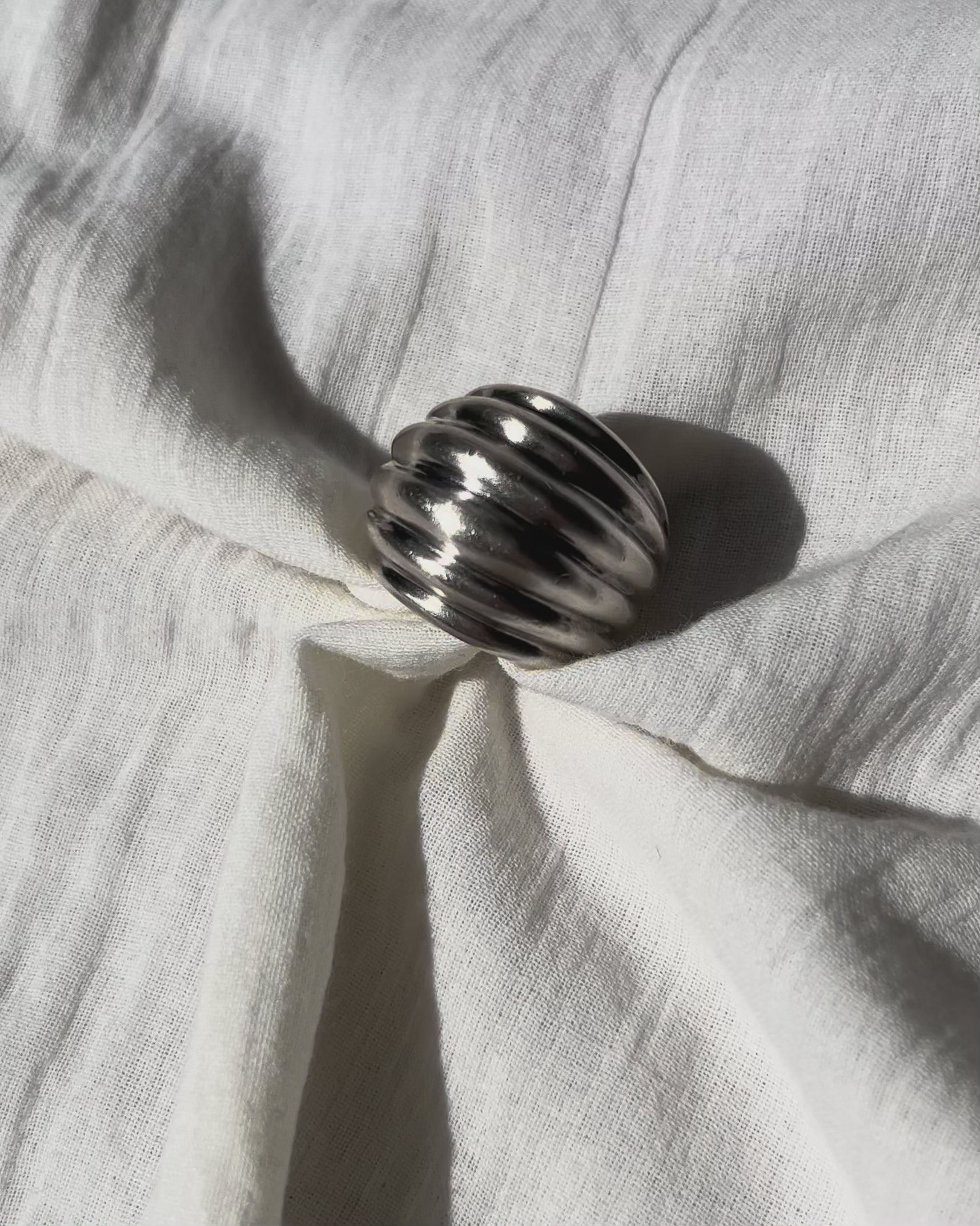 Seventies horizontal terraced ribbed ring