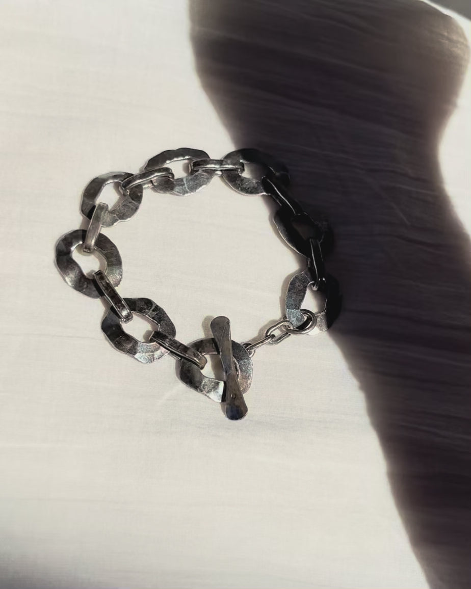 Brutalist hammered oval link bracelet